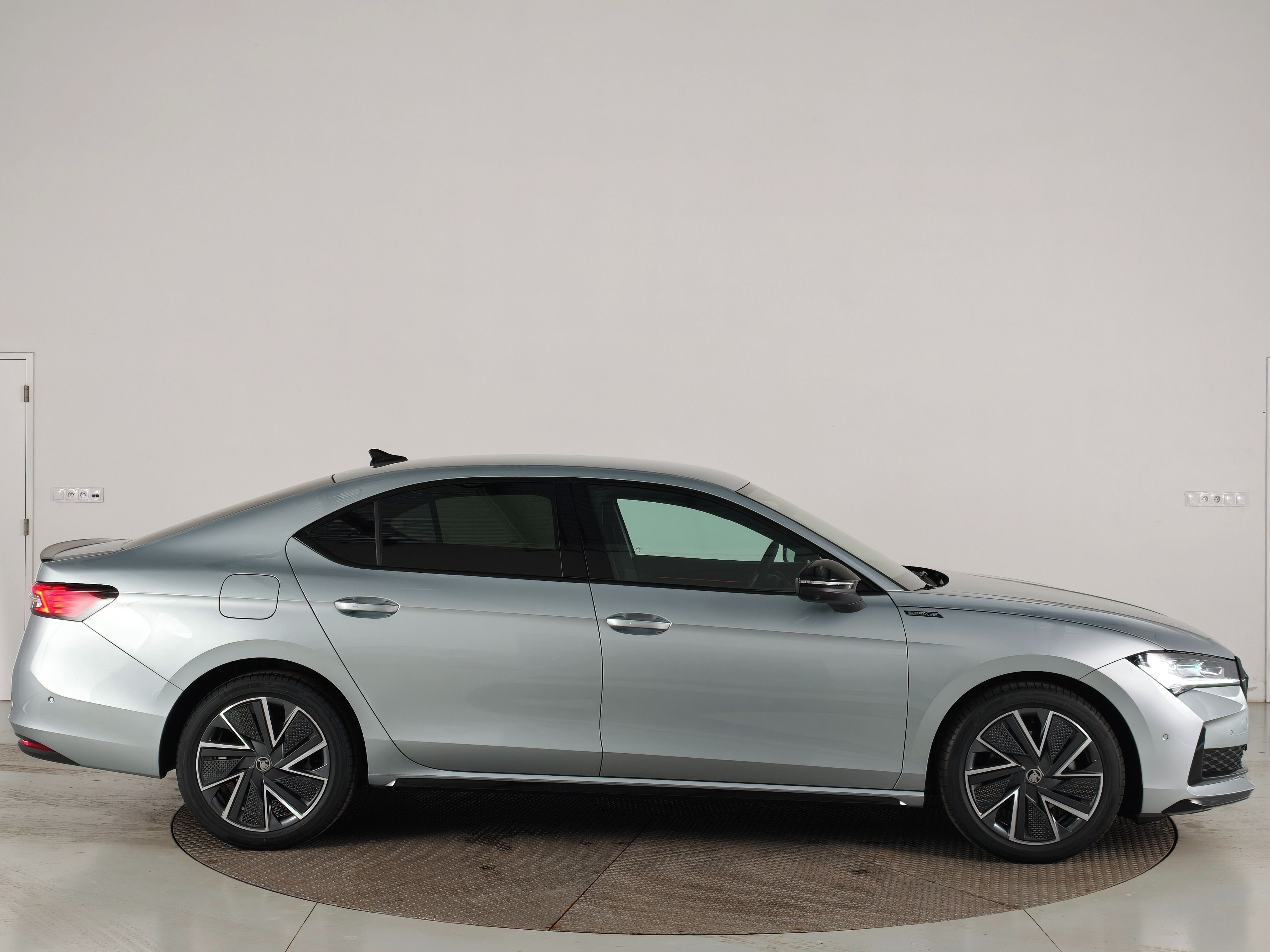 Škoda Superb, Sportline 2.0TDI 110kW DSG - fotka 4