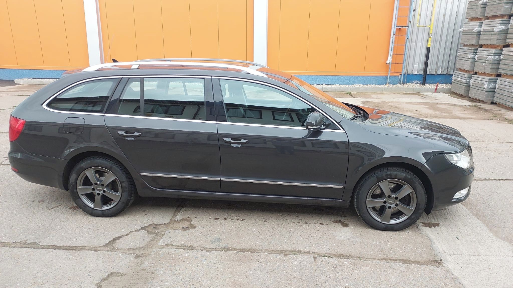 Škoda Superb, 2.0 TDI, DSG - fotka 4