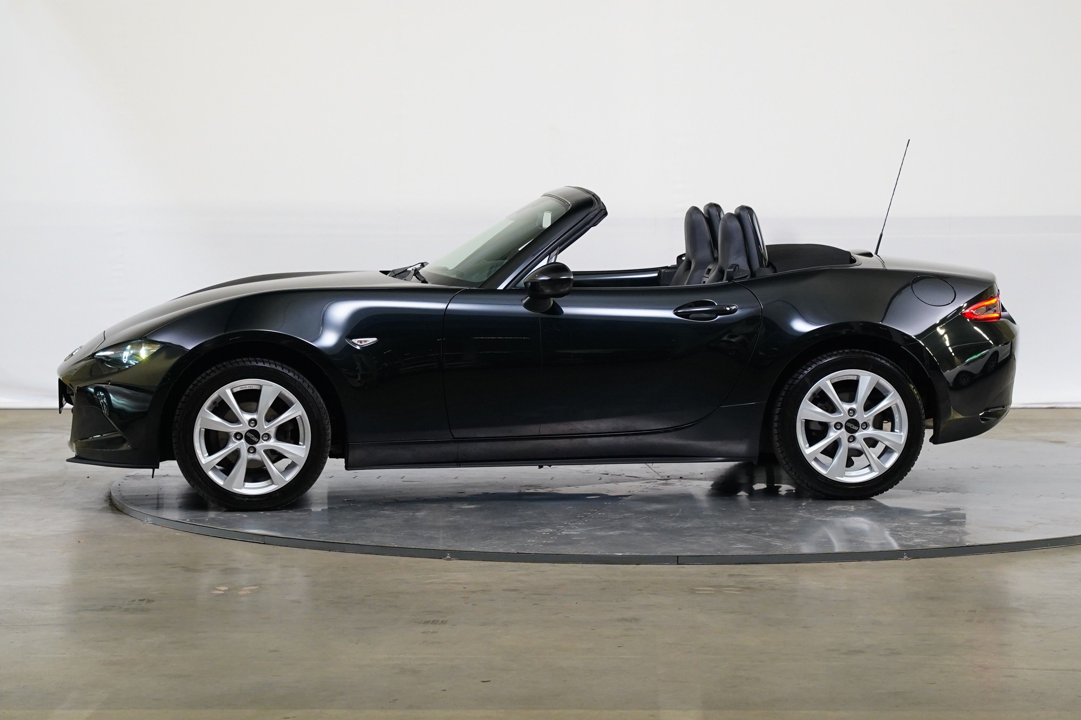 Mazda MX-5, 1.5 Skyactiv-G 96 kW Exclusive - fotka 3