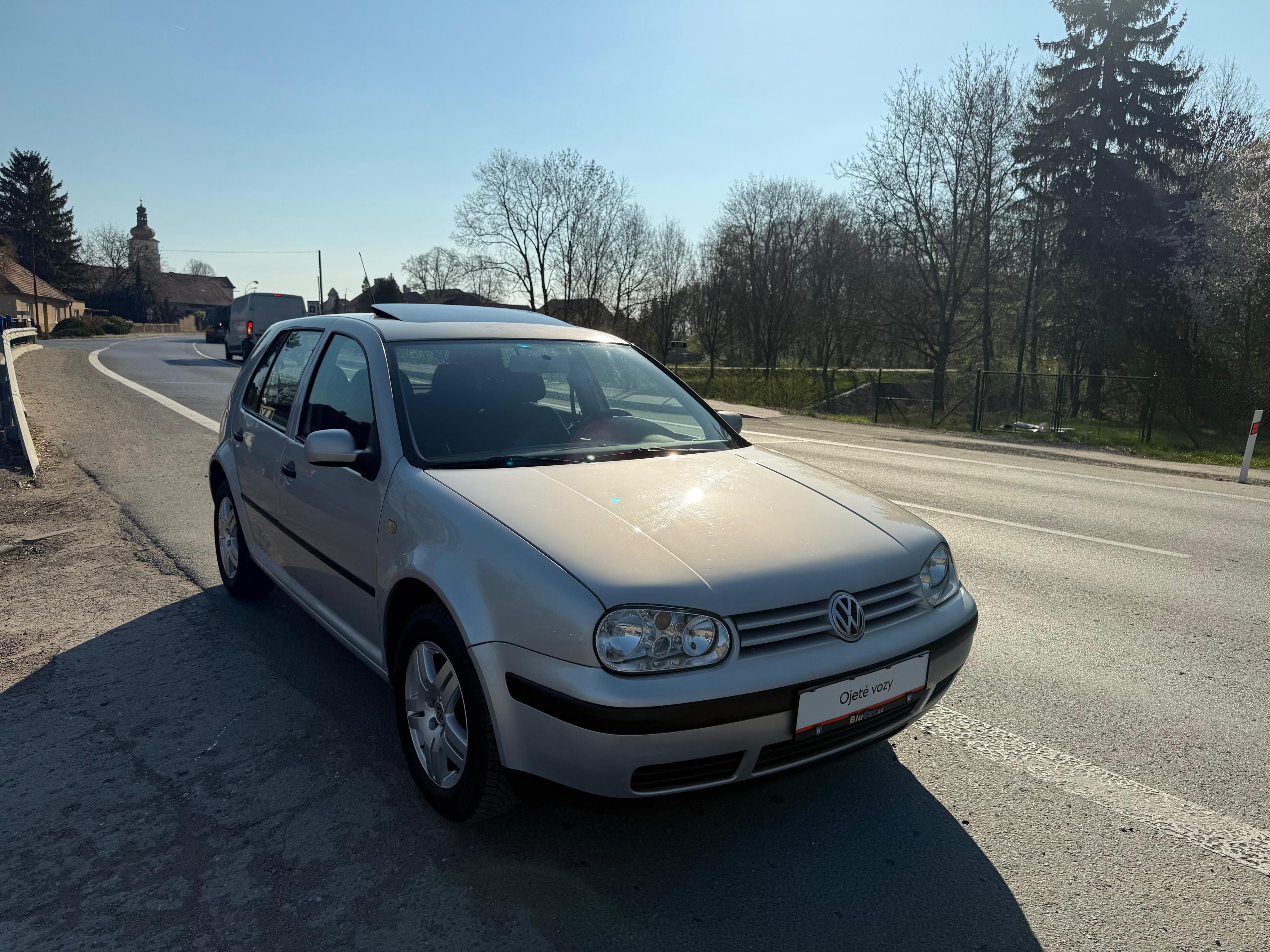 Volkswagen Golf, 1.4i 16v 55kw Klima Šíbr - fotka 4