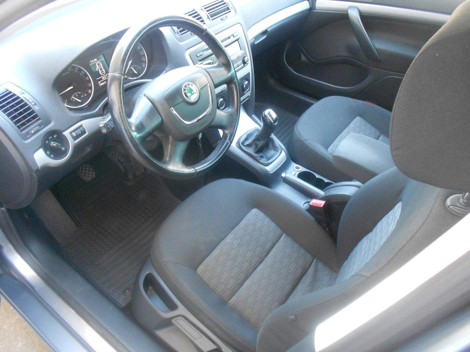 Škoda Octavia, Combi II 1.6 TDI - 77 kW, Ambi - fotka 5