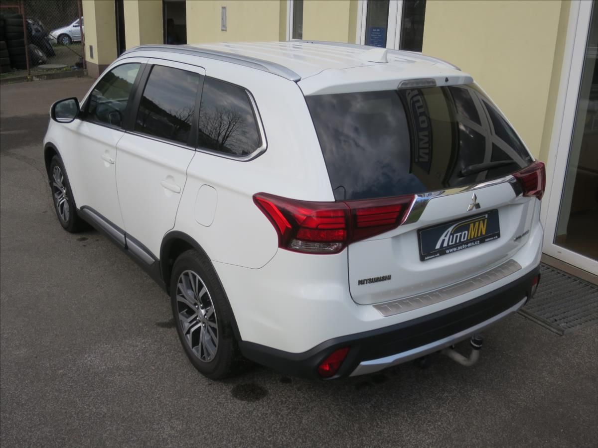 Mitsubishi Outlander, 2,2  Di-D Editio+ Aut. - fotka 6