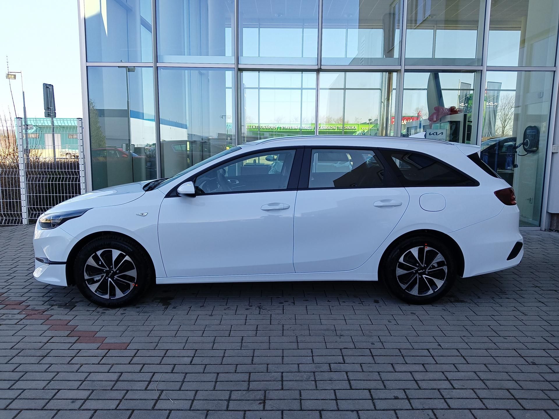 Kia Cee´d SW, 1.5 T-GDi 7DCT SPIN - fotka 3