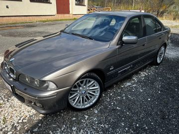 520i SPORT LIFE VYHŘ.SEDAČKY