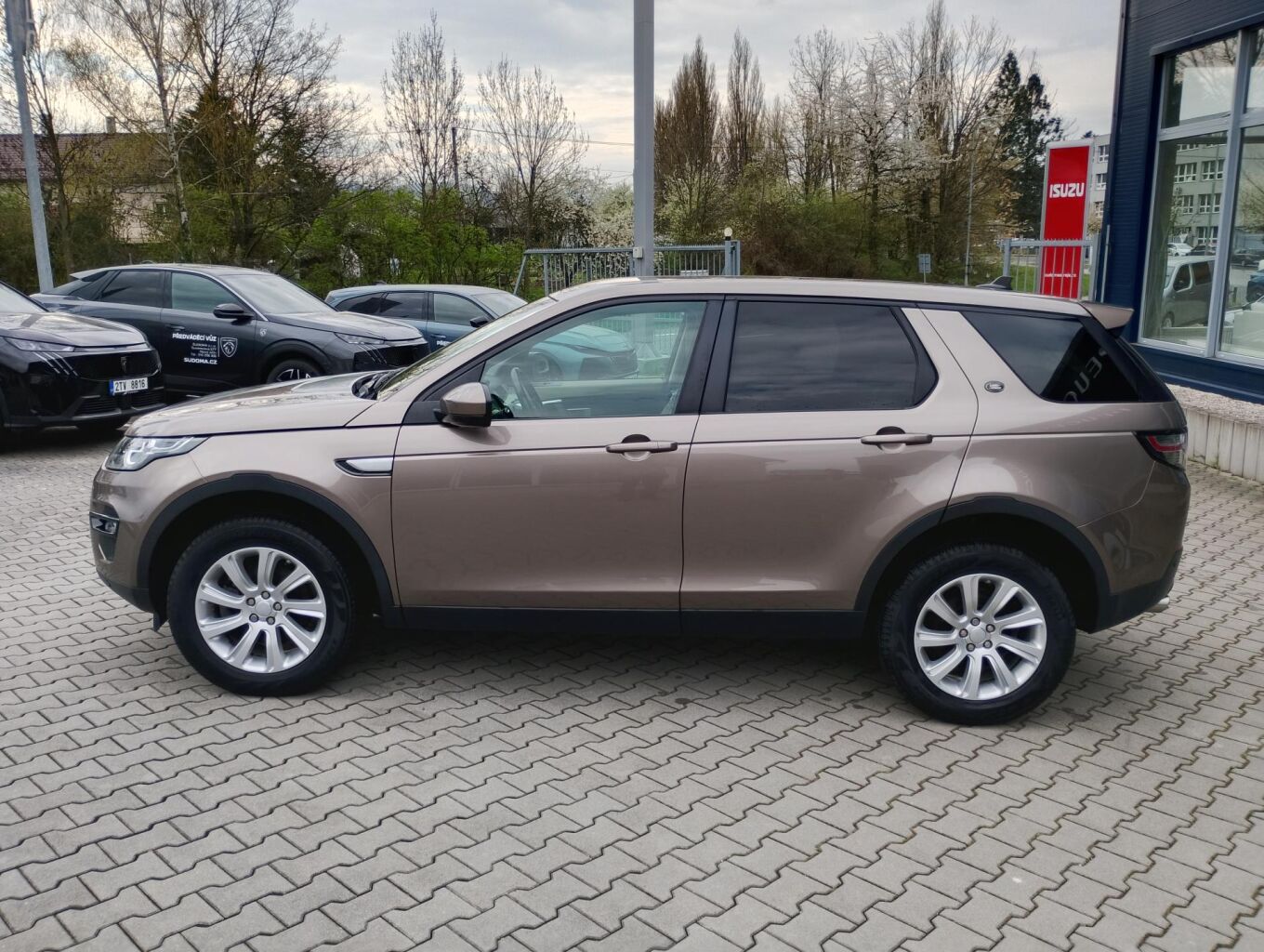 Land Rover Discovery Sport, 2.0 TD4 HSE AWD AUT - fotka 4