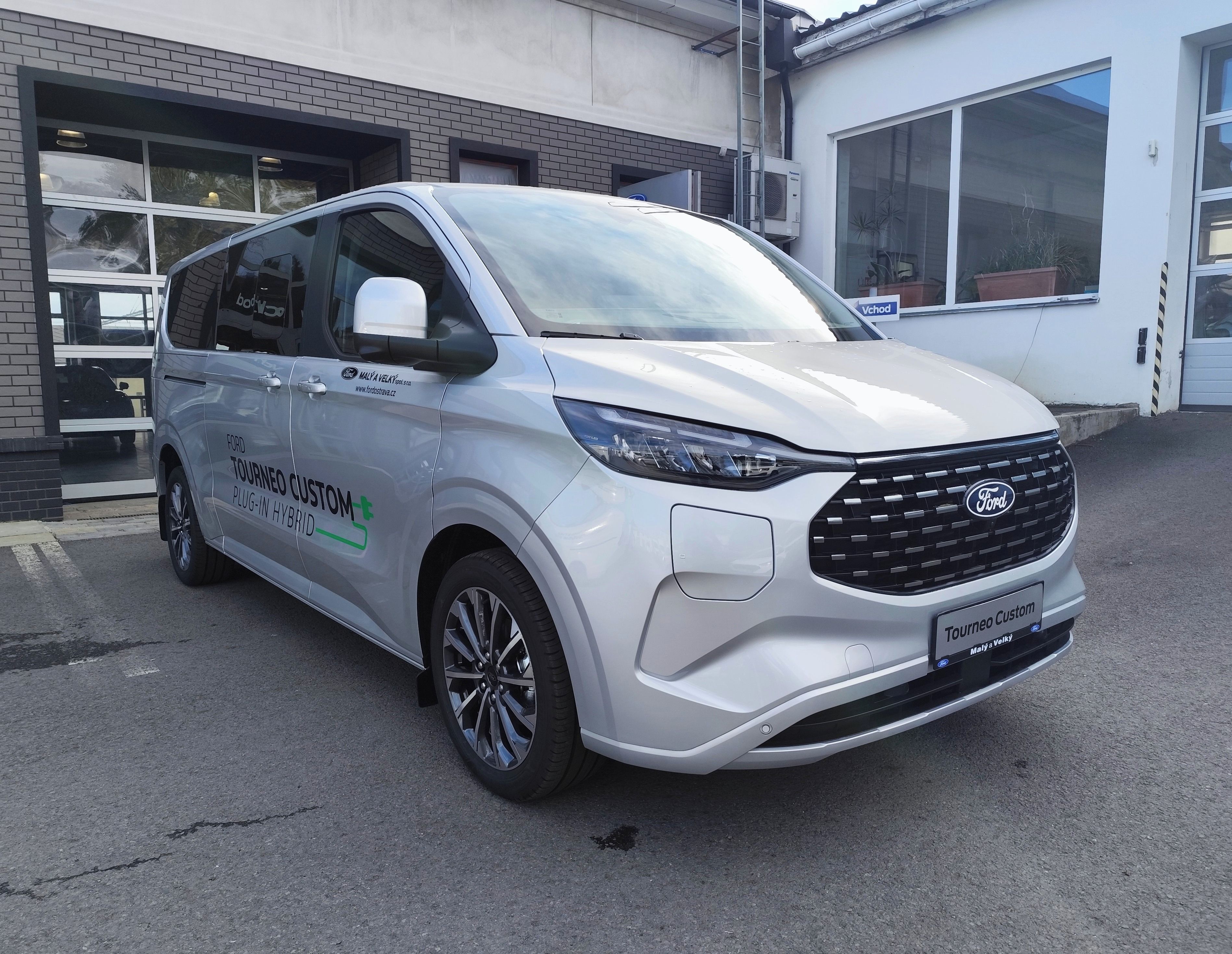 Ford Tourneo Custom, 2.5 PHEV 171kW ECVT aut.