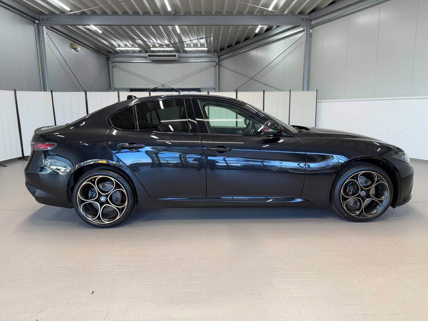 Alfa Romeo Giulia, 2.0 Turbo 280k AT8 AWD INTENSA - fotka 5