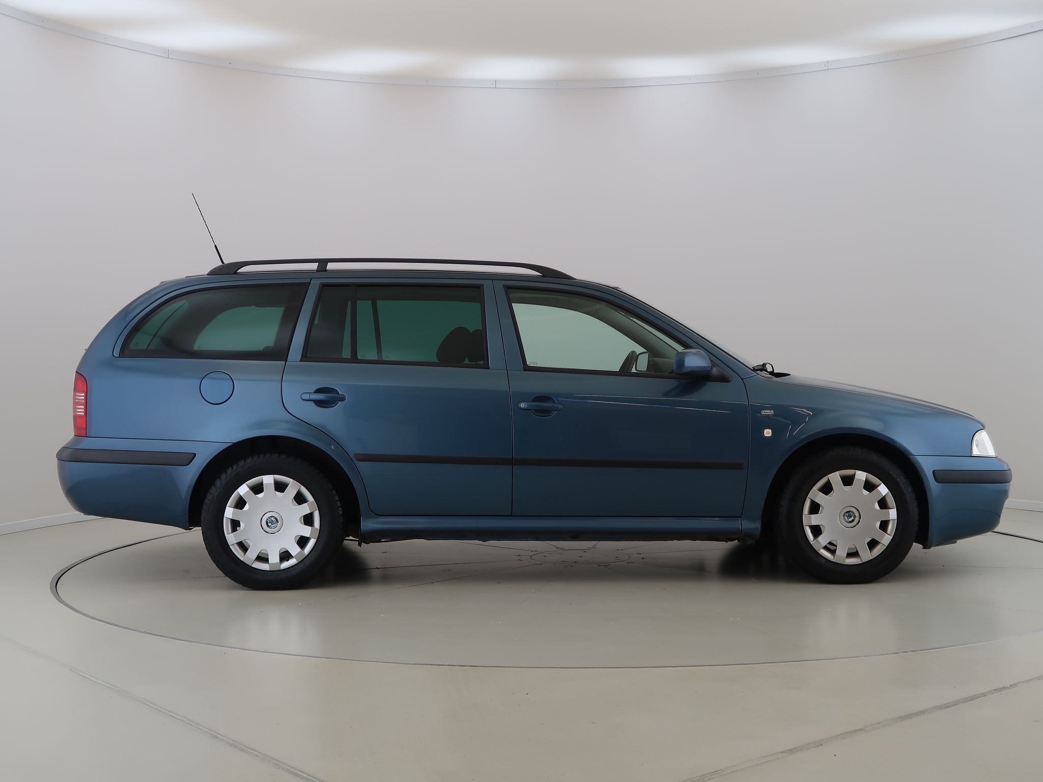 Škoda Octavia, 1.6i,75kW,Manuál - fotka 4