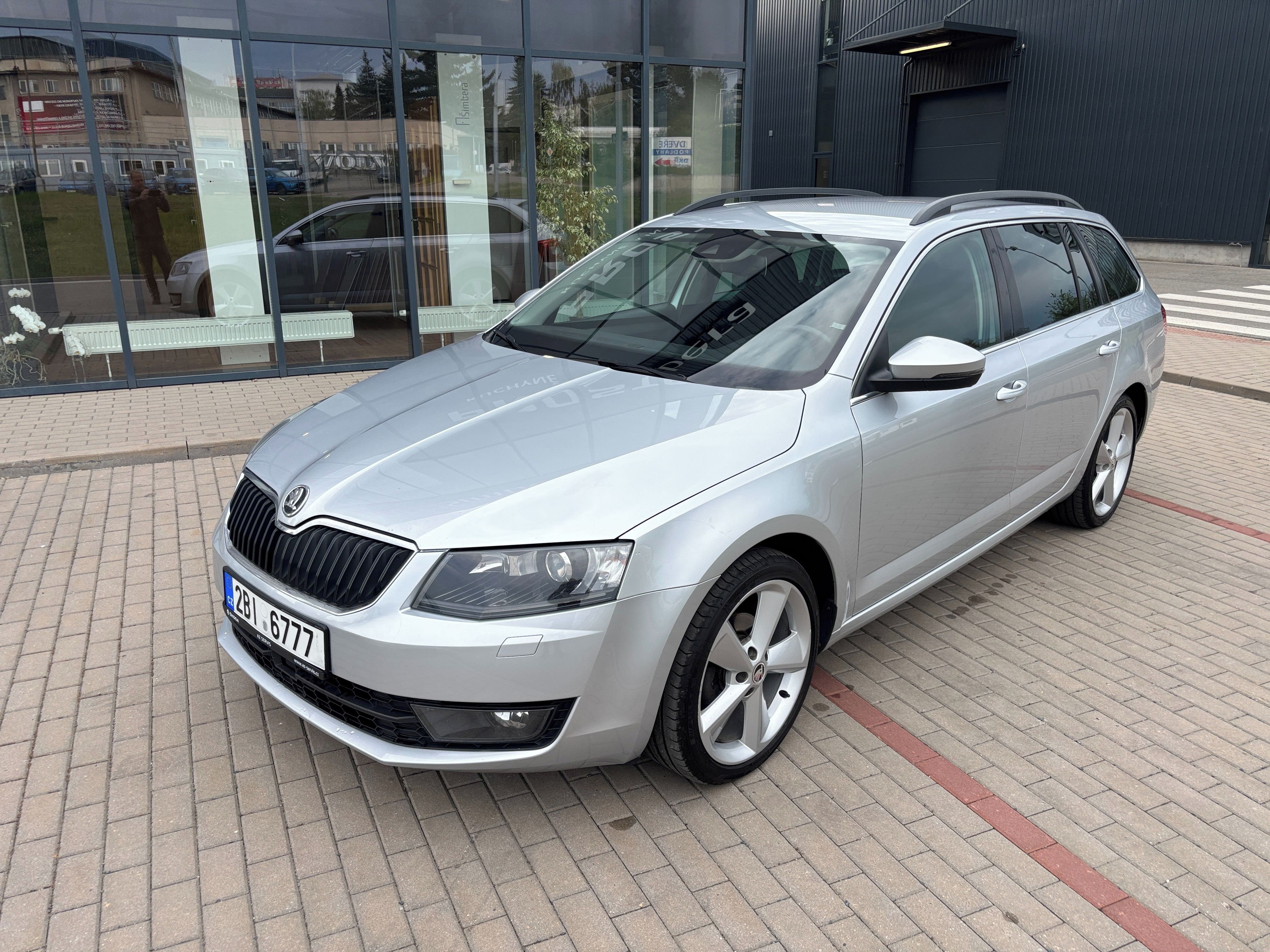 Škoda Octavia, 1.6TDi 81kW DSG Sport - fotka 2