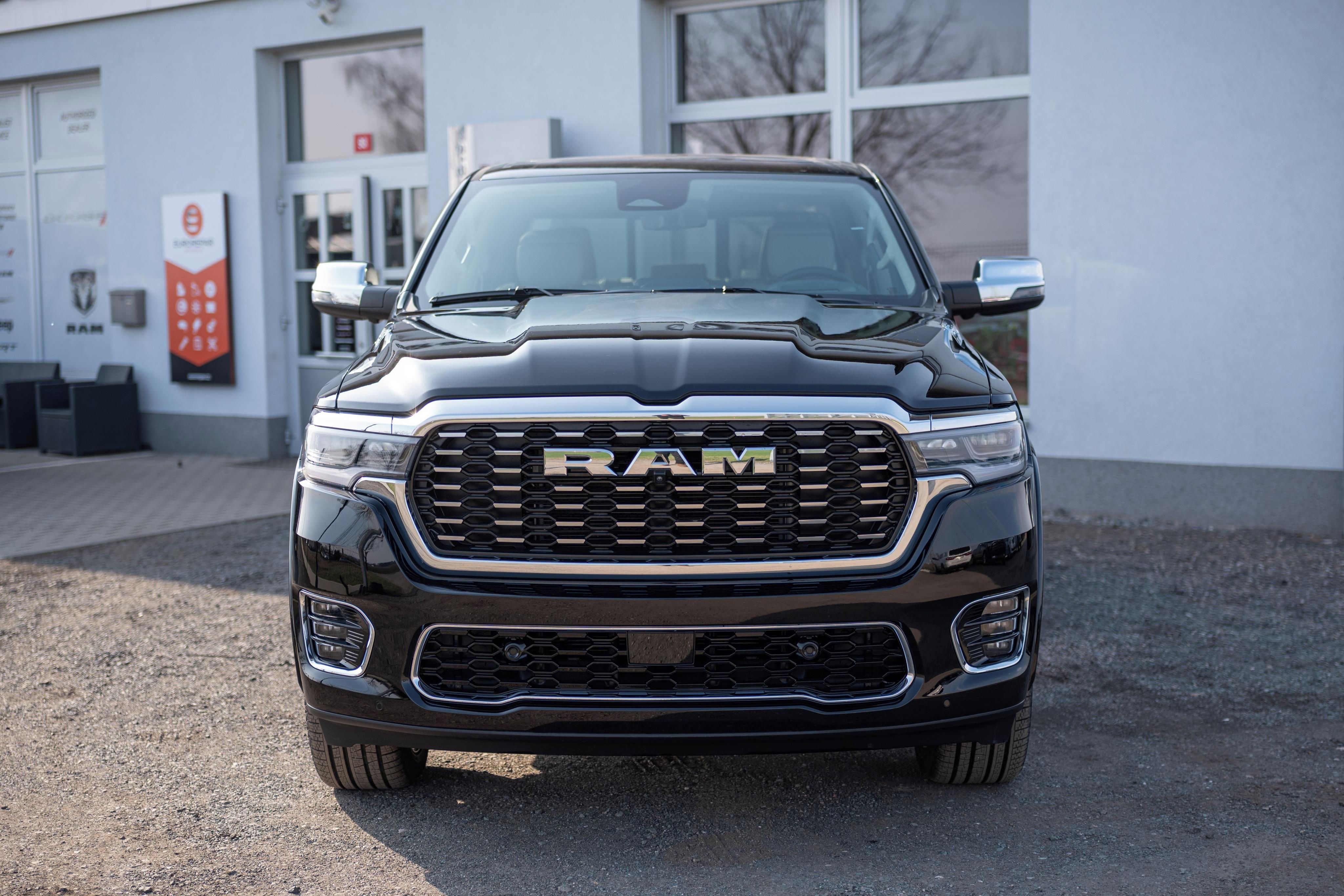 RAM 1500, Tungsten 3.0 V6 Crew Cab