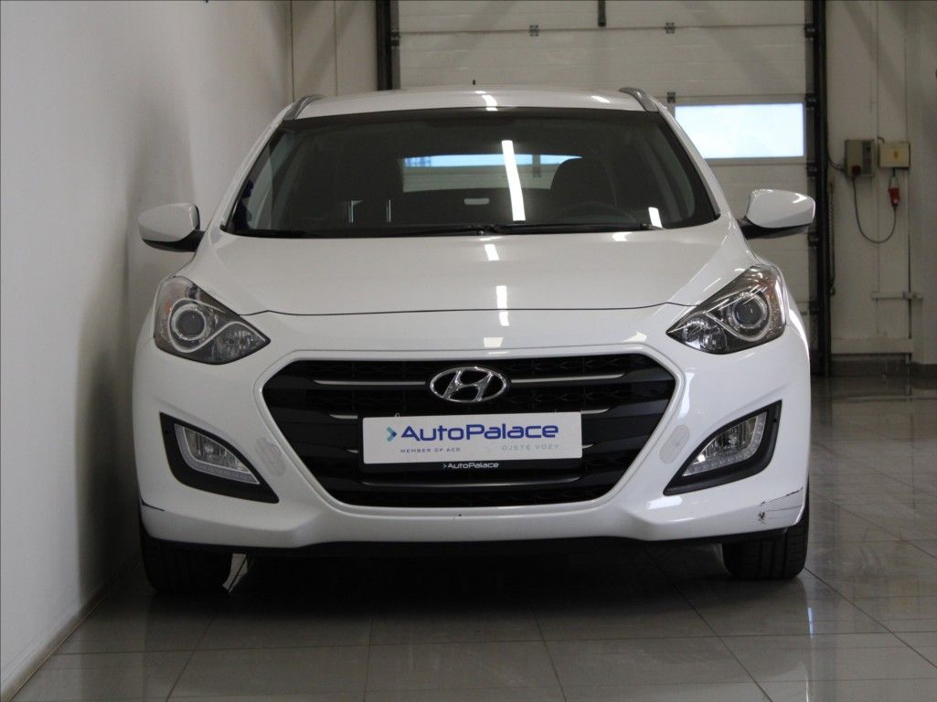 Hyundai i30, 1,6 GDI 99kW Tricolor 1.maj.ČR - fotka 2