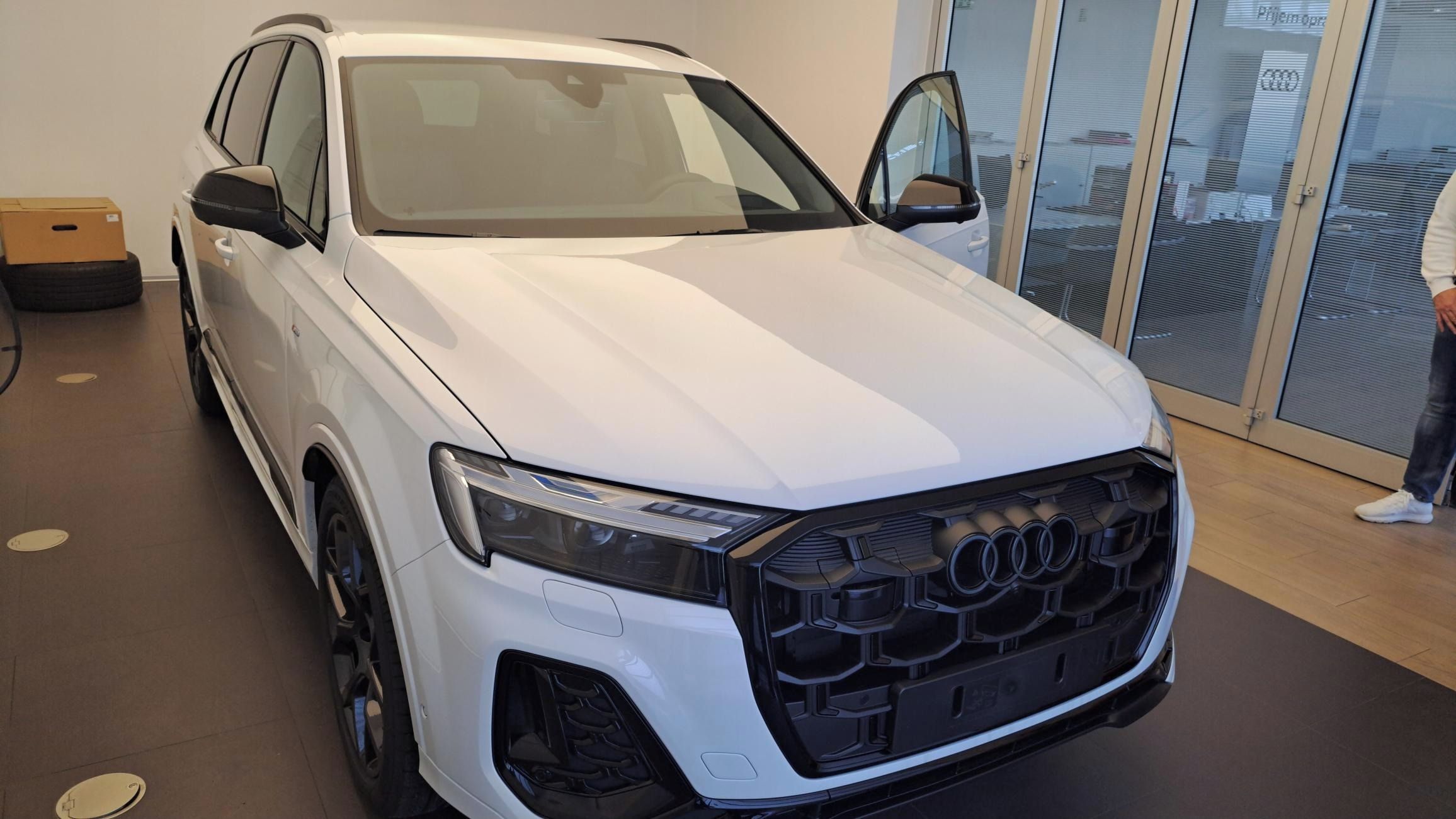 Audi Q7, Audi Q7 SUV S line TDI quattro - fotka 2