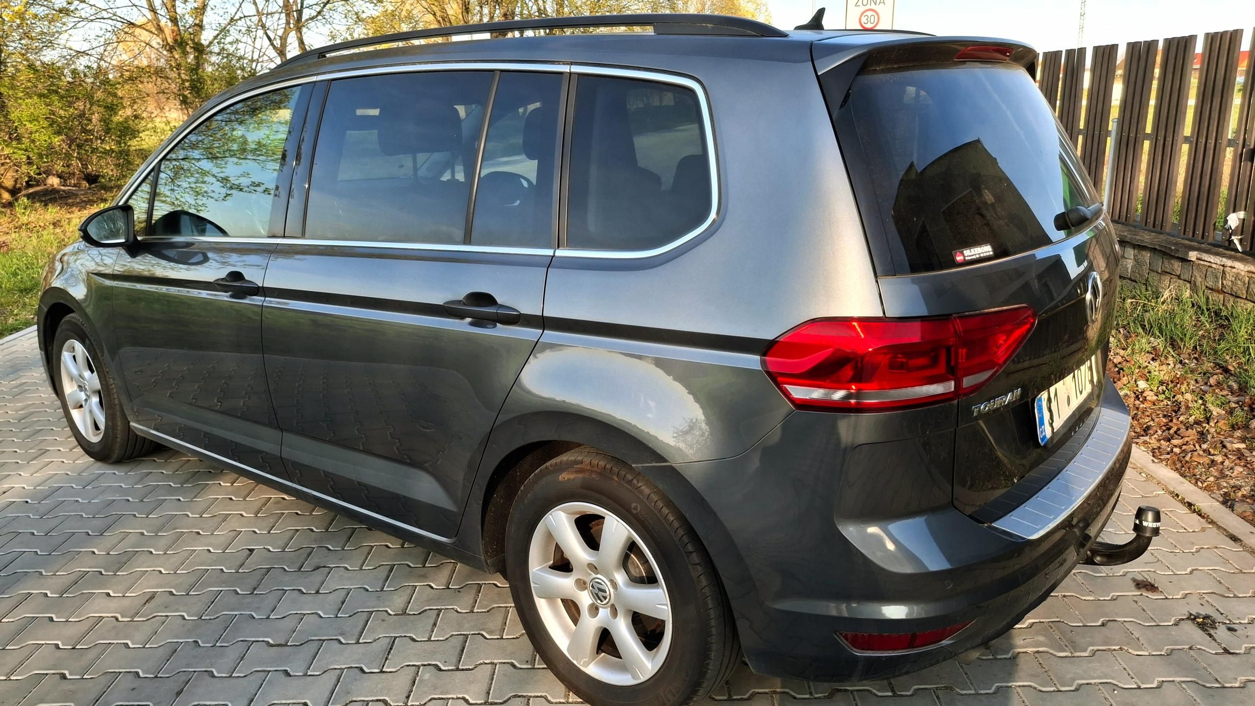Volkswagen Touran, 1.4 TSI KOMFORT  7 míst - fotka 2
