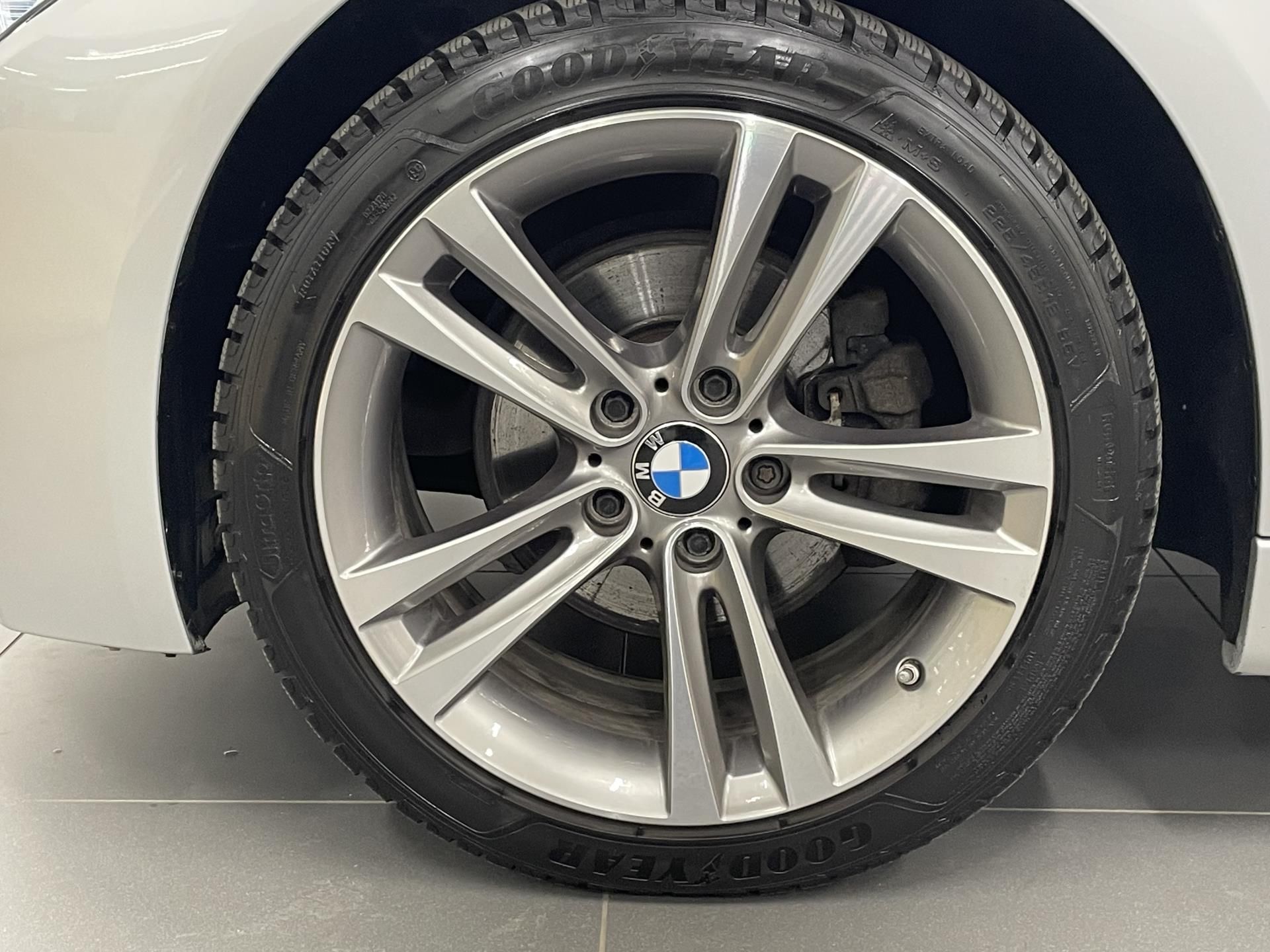 BMW Řada 3, 320d xDrive, Mpaket - fotka 4