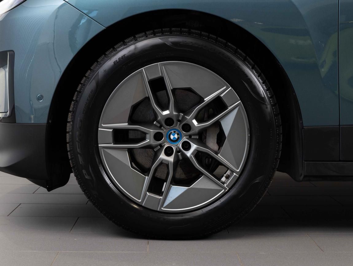 BMW iX, xDrive50 - fotka 6