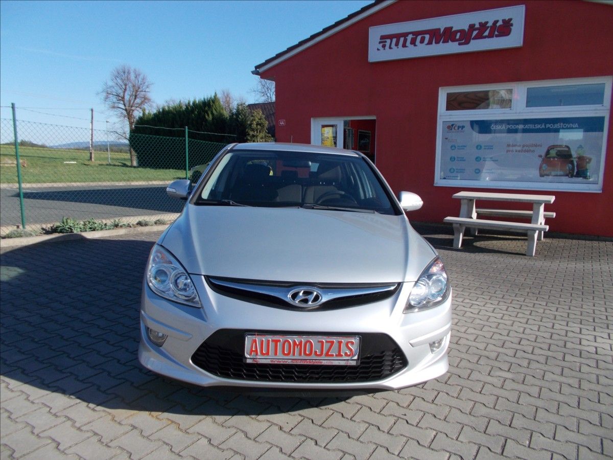 Hyundai i30, 1,4 16V ČR 2.MAJITELKA od r.20 - fotka 2
