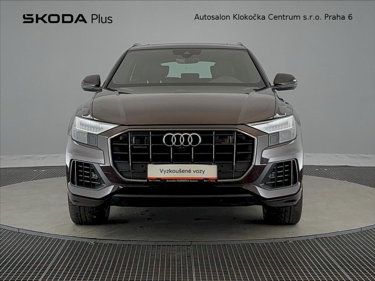 Audi Q8, 55 TFSI250 kW S-line Quattro 8 - fotka 4
