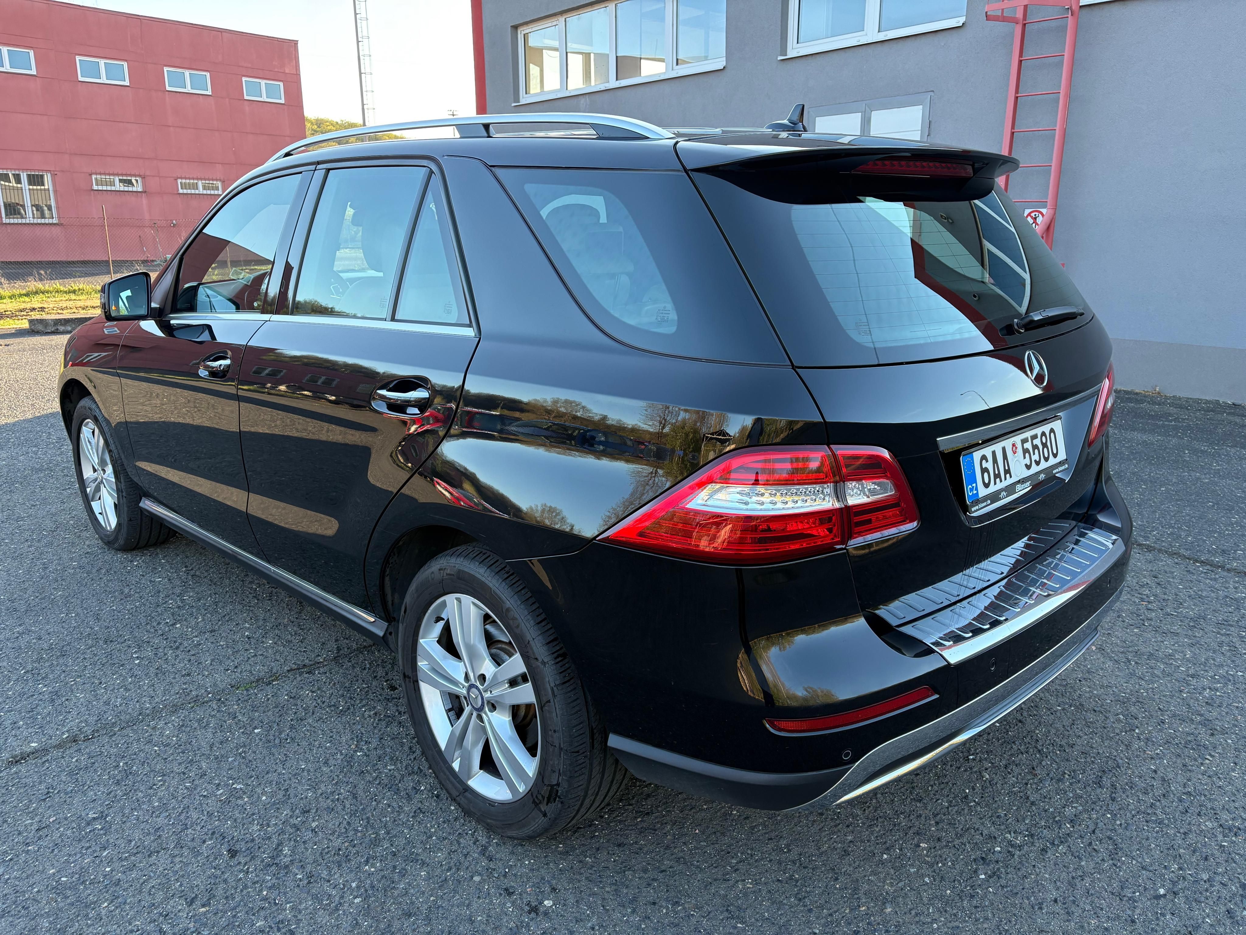 Mercedes-Benz ML, Mercedes Benz ML 350 - fotka 4