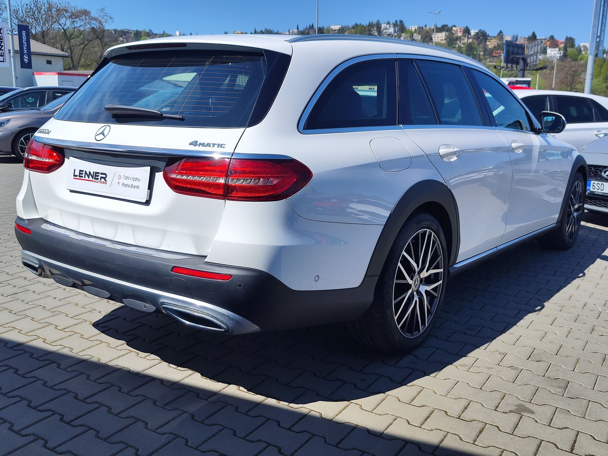Mercedes-Benz Třídy E, E220d/143kW 4MATIC All-Terrain - fotka 5