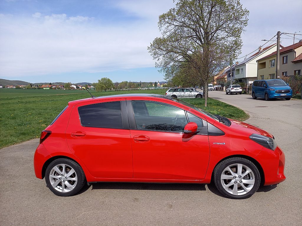 Toyota Yaris, 1,5i Hybrid +SERVIS Toyota TOP - fotka 6
