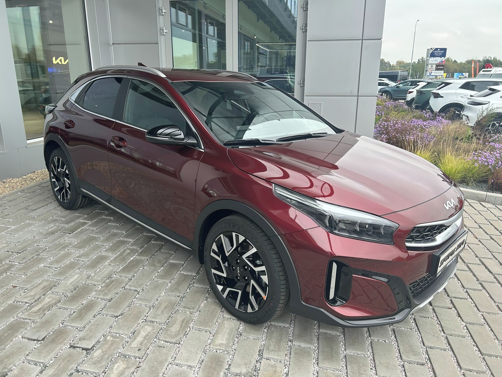 Kia XCee´d, 1,6 T-GDi 7DCT STEEL EDITION - fotka 3