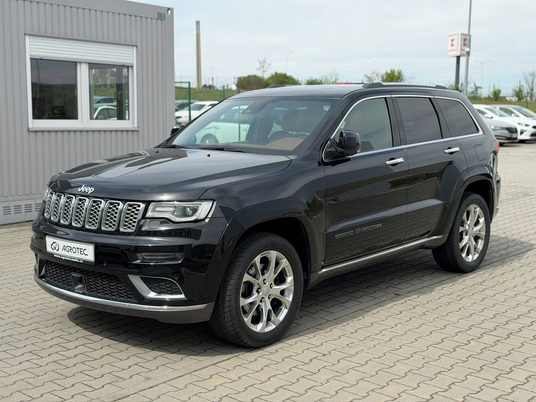 Jeep Grand Cherokee, 3.0 CRD 184 kW Summit 4x4 Auto - fotka 3
