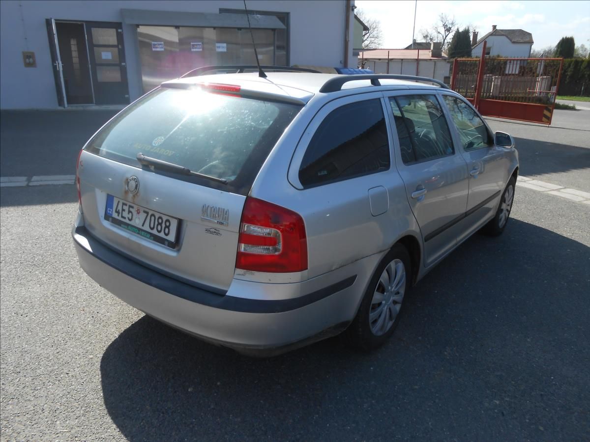 Škoda Octavia, 1,9 TDi 77Kw - fotka 6