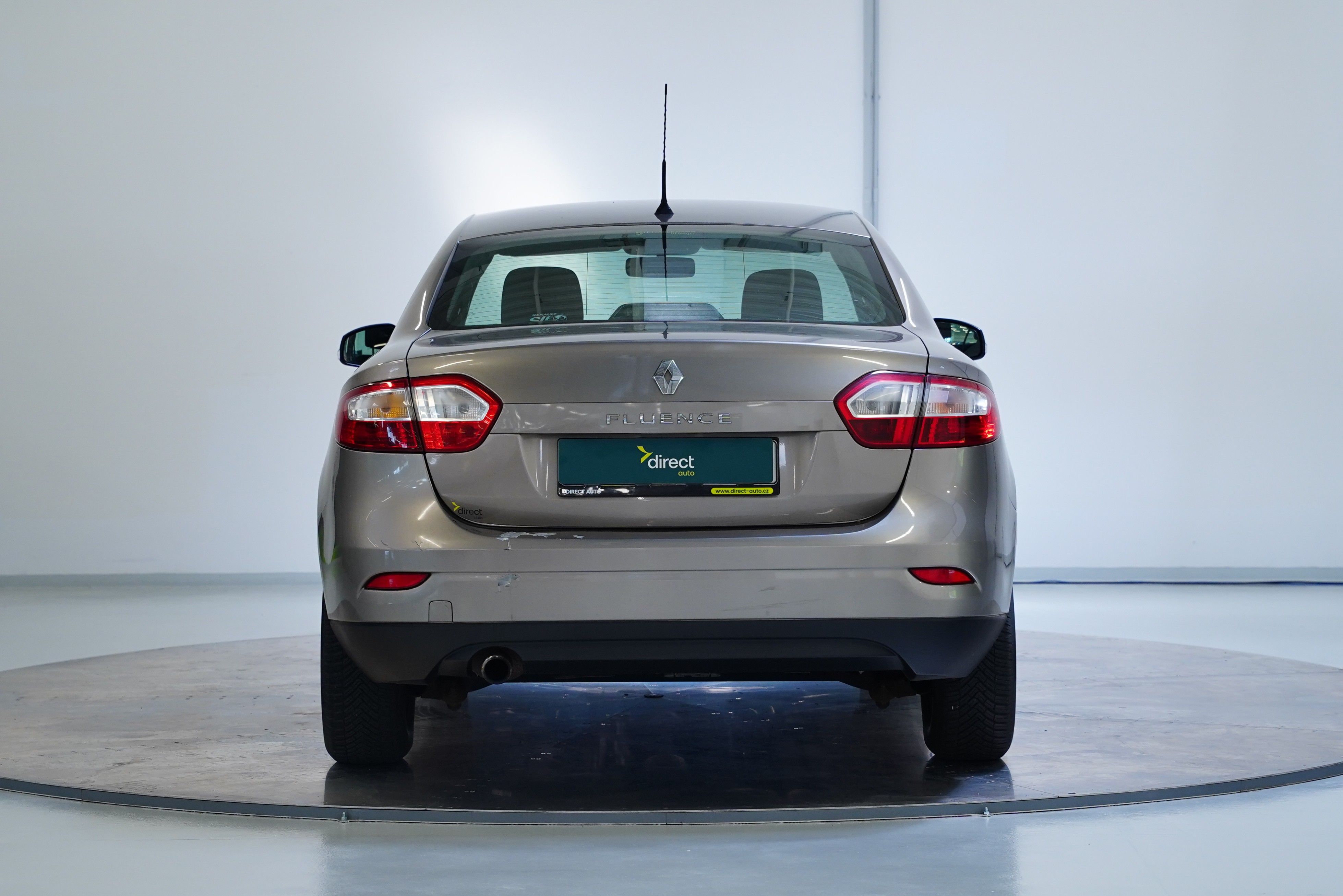 Renault Fluence, 1.6i 16V 82 kW - fotka 6