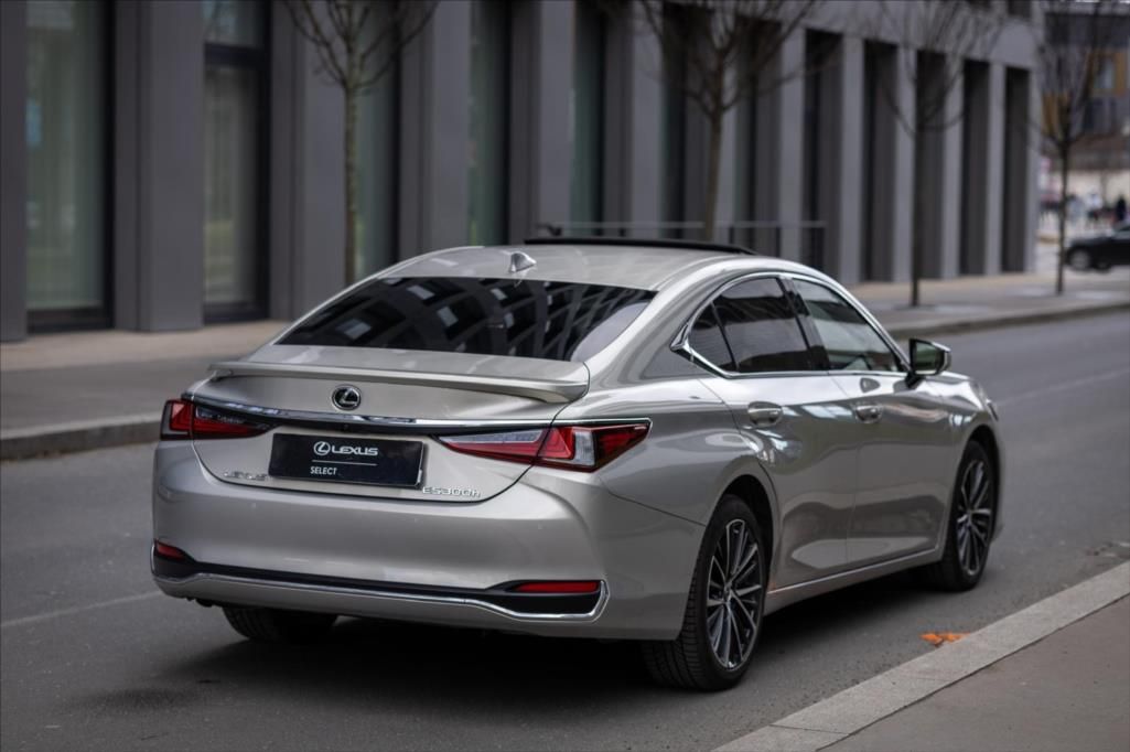 Lexus ES 300h, 300H 2,5 HEV LIMITED EDITION - fotka 4