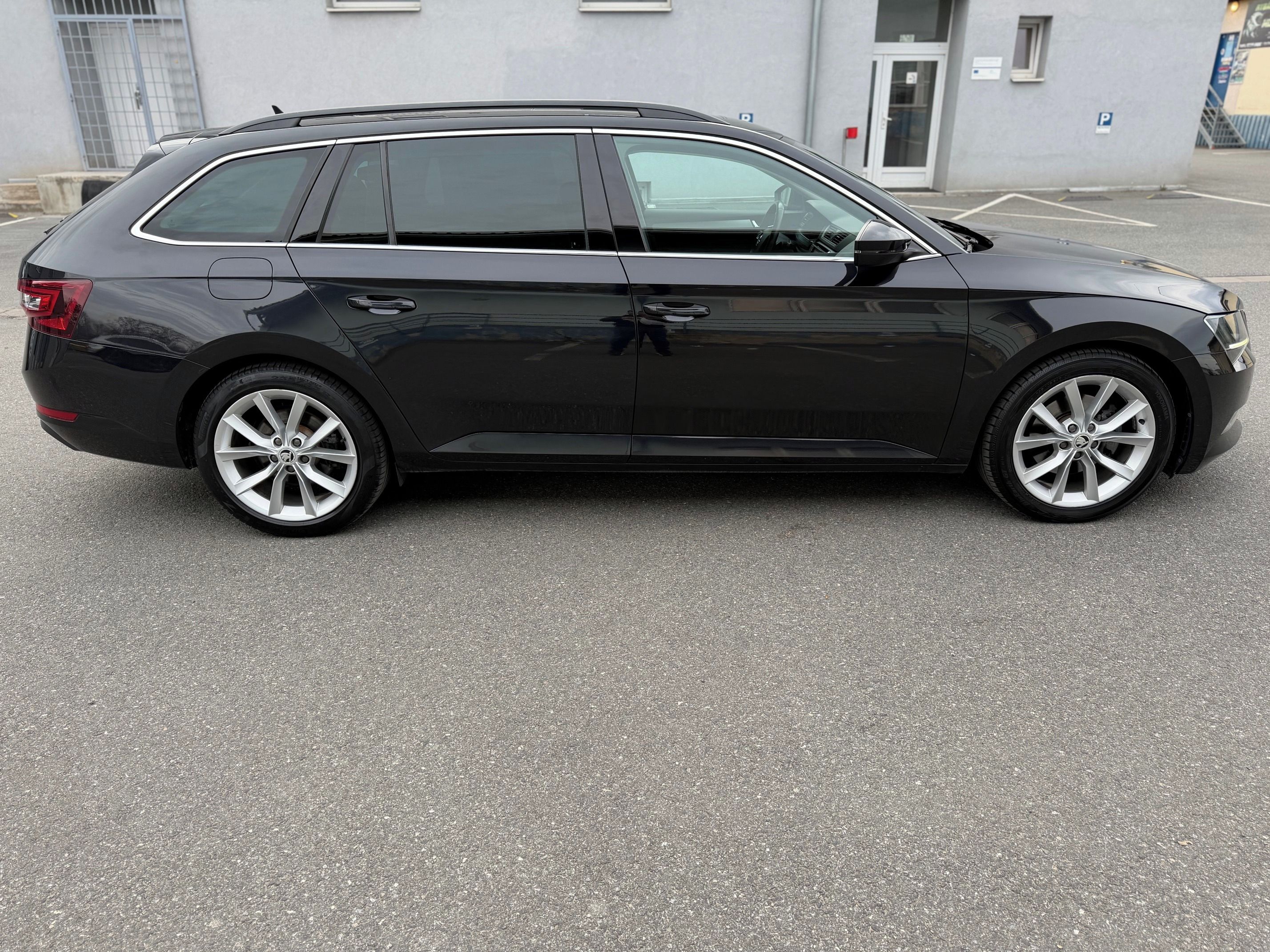 Škoda Superb, 140kw DSG 4x4 odpočet DPH - fotka 2