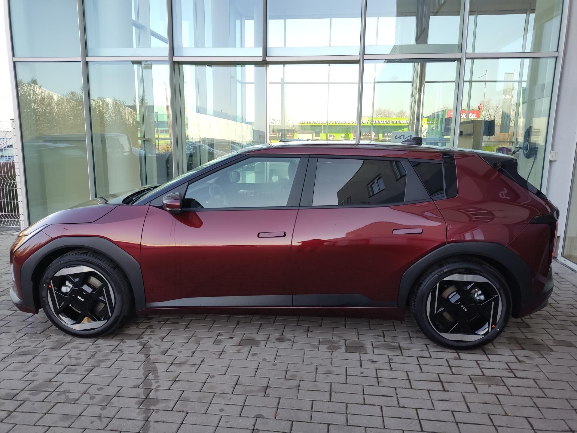 Kia EV4, SZ1 4x2 EARTH 150 KW + 81,4 KW - fotka 3