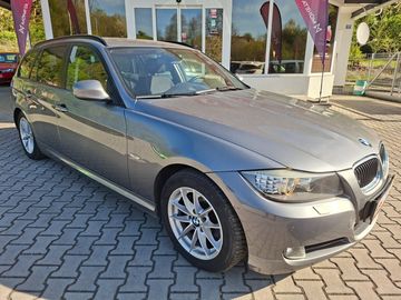 320d 105kW 6MAN -NAVI-SENZORY