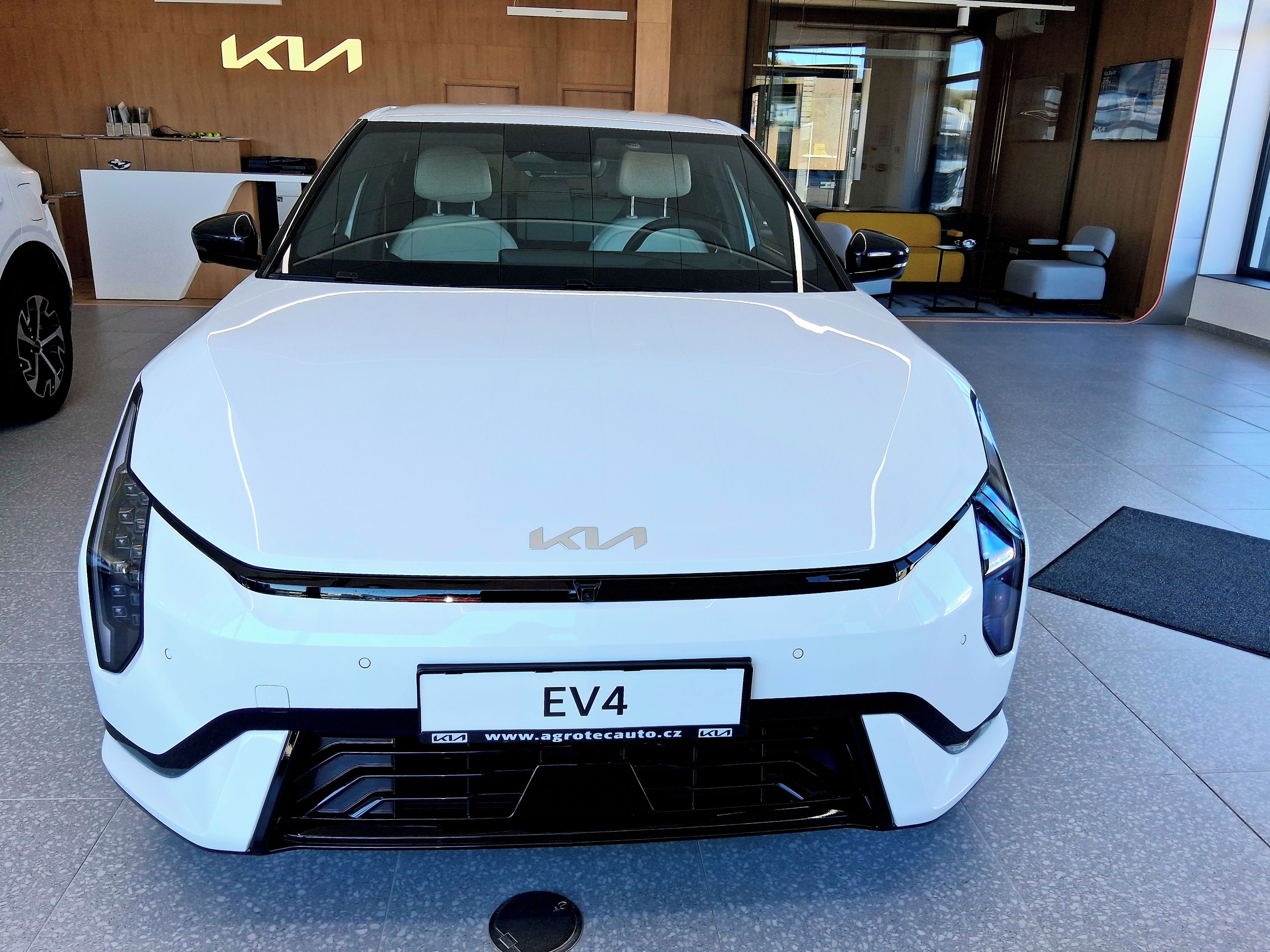 Kia EV4, 4x2 GT-LINE paket TECH, V2L - fotka 2