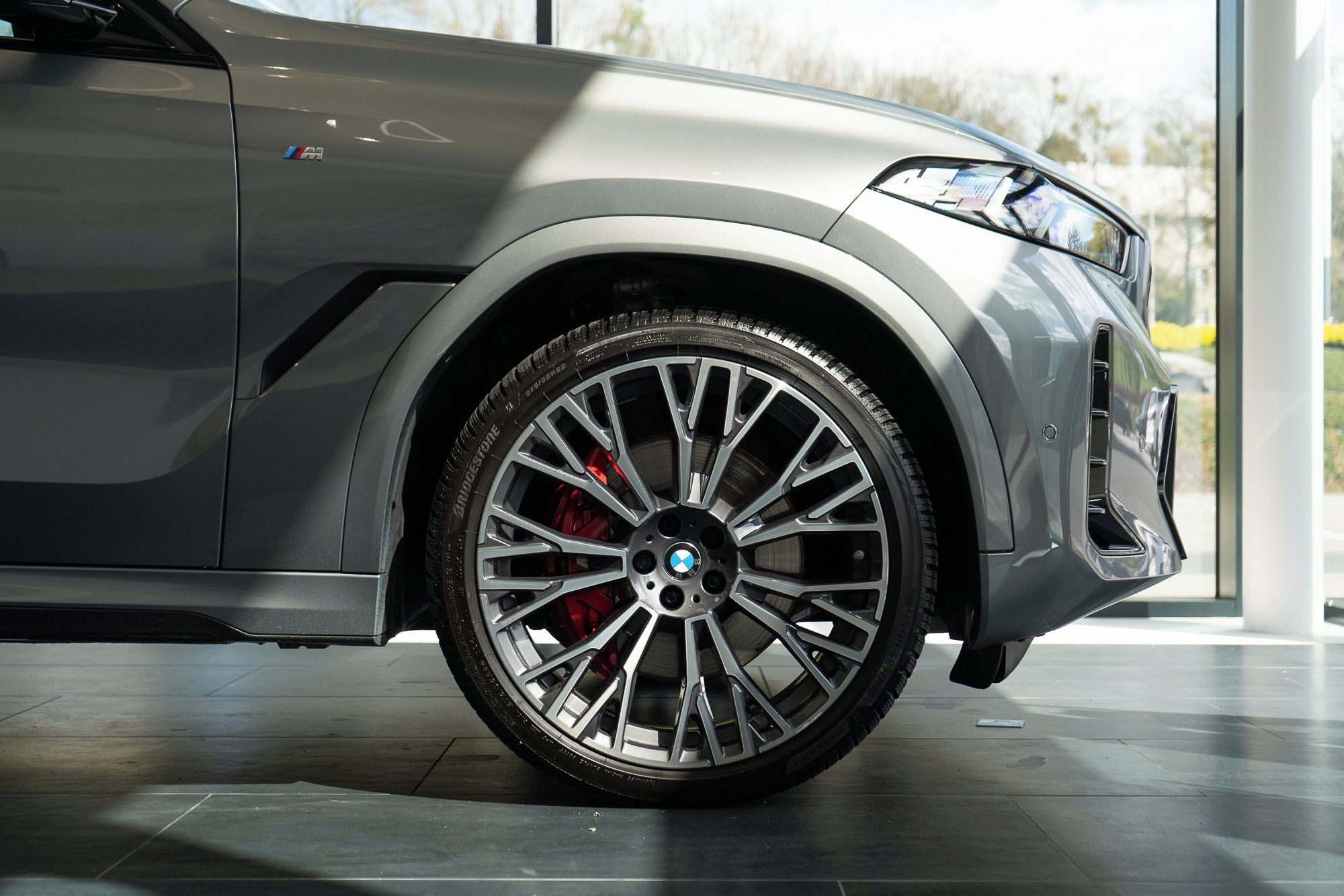 BMW X6, xDrive40i, Tažné, Vzduch. - fotka 3