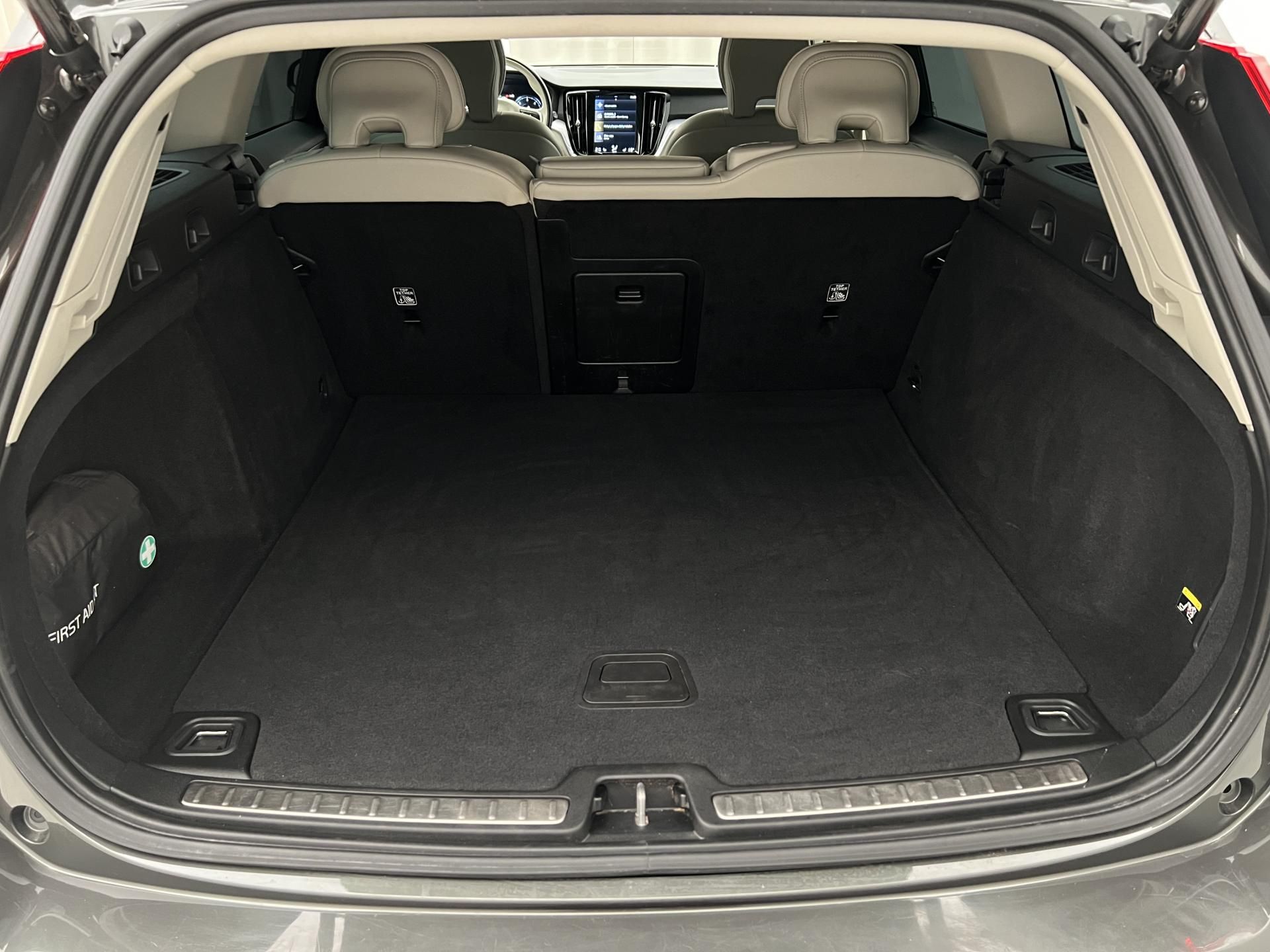 Volvo V60, D4 MOMENTUM AUT - fotka 5
