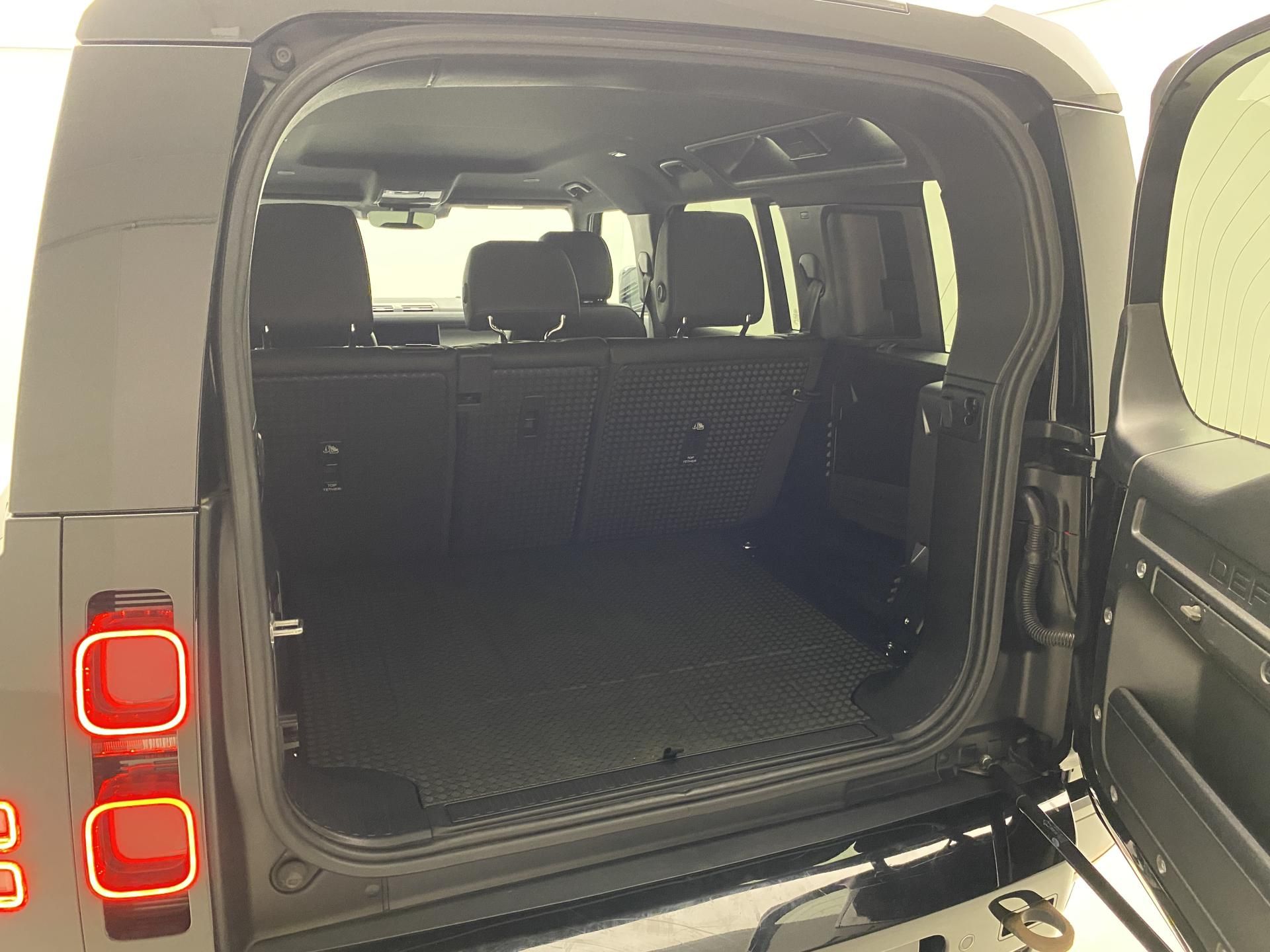 Land Rover Defender, 110 D300 X-DYNAMIC SE AWD AUT - fotka 6