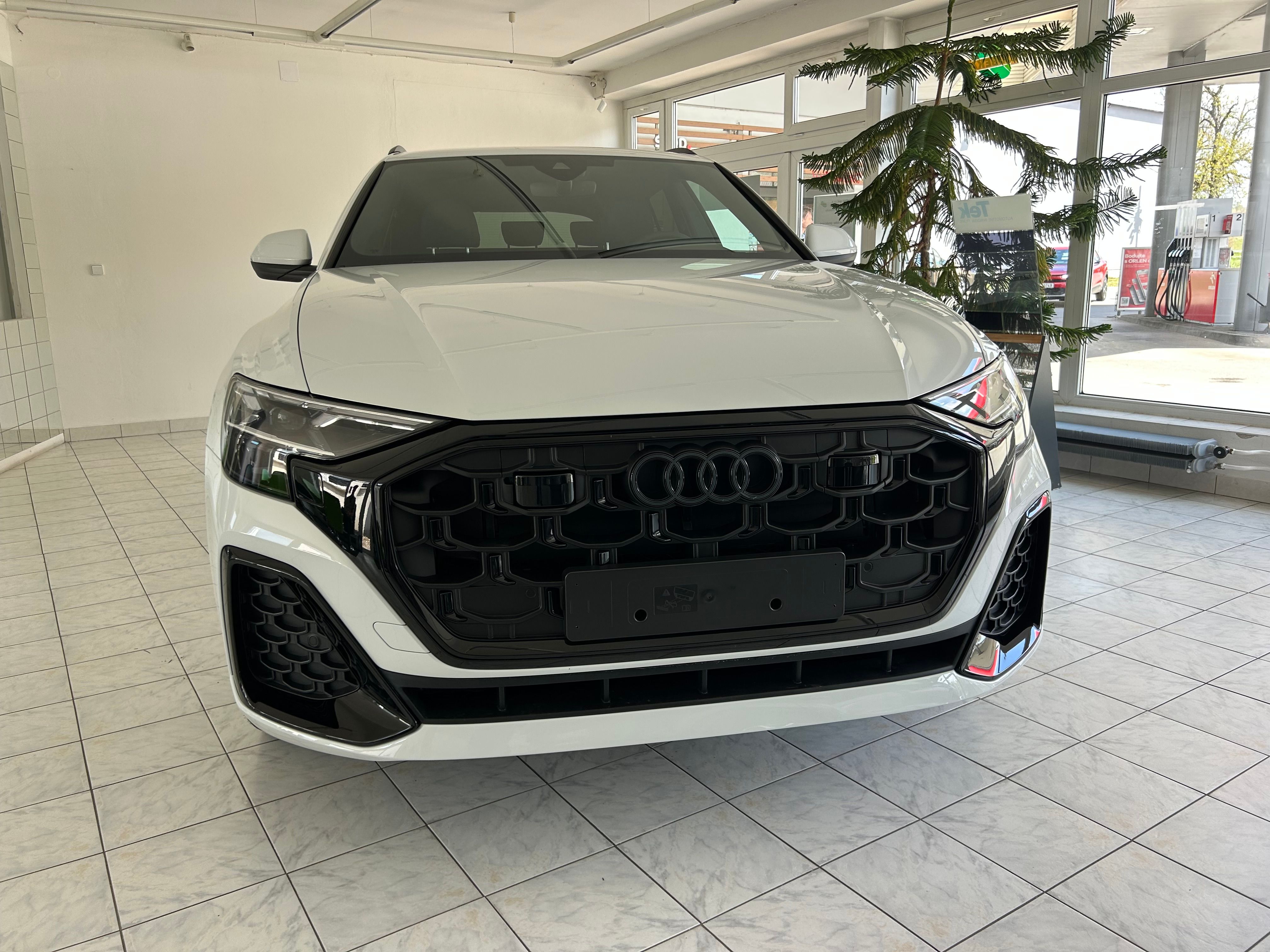 Audi Q8, S line sport plus 21" Matrix - fotka 2