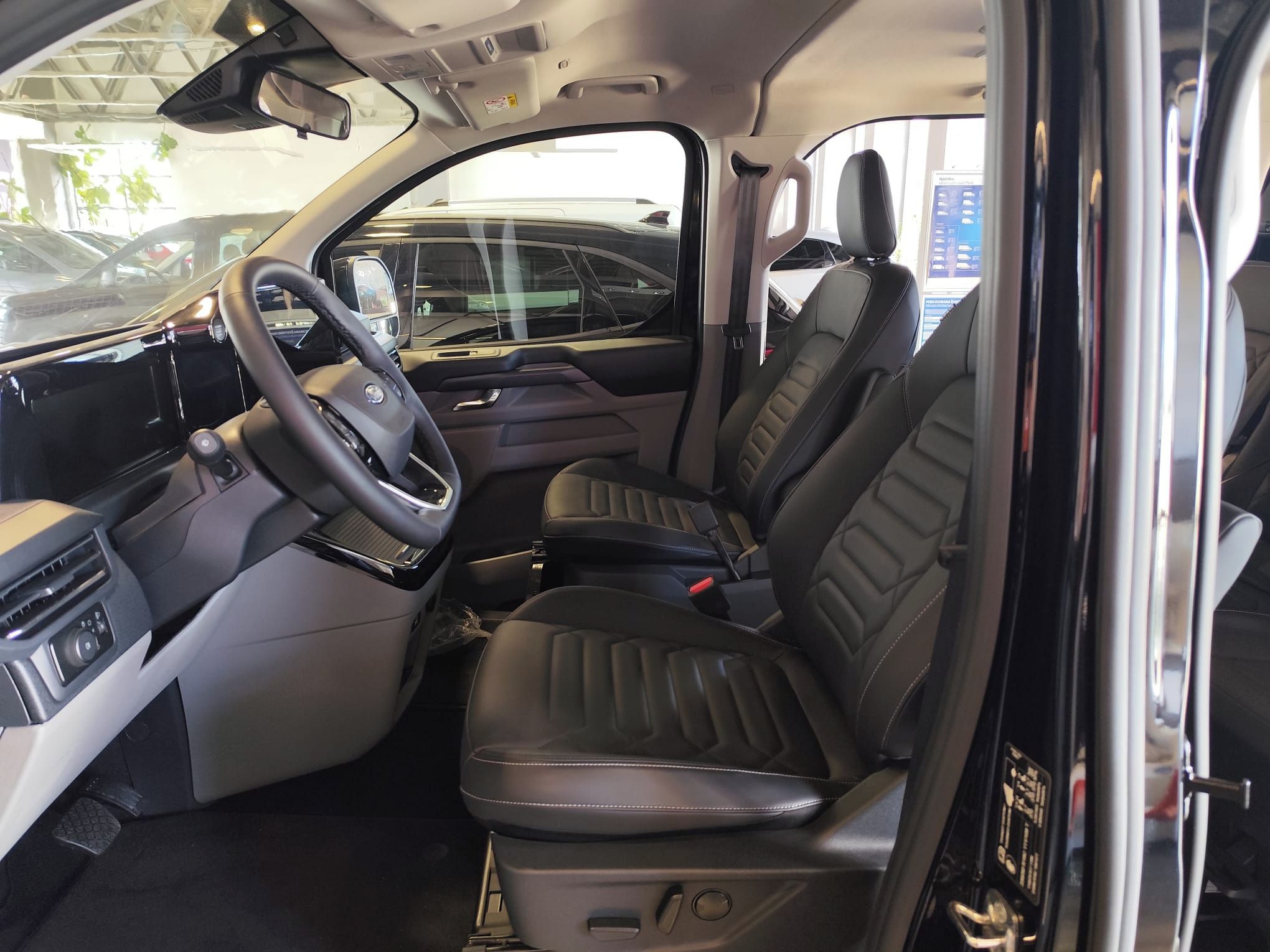Ford Tourneo Custom, 2.0 EcoBlue 125kW 8st.aut. - fotka 5