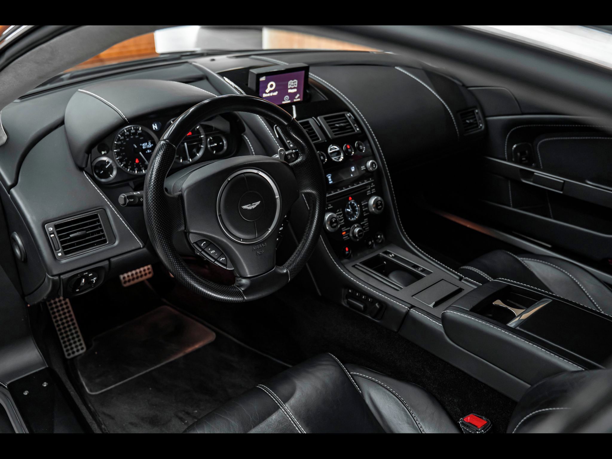 Aston Martin V8 Vantage - fotka 6