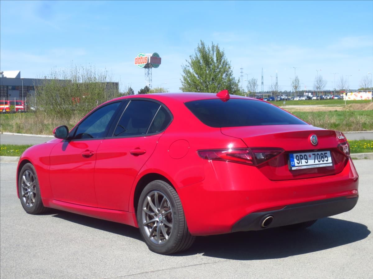 Alfa Romeo Giulia, 2,2   JTDm MT, plná historie - fotka 4