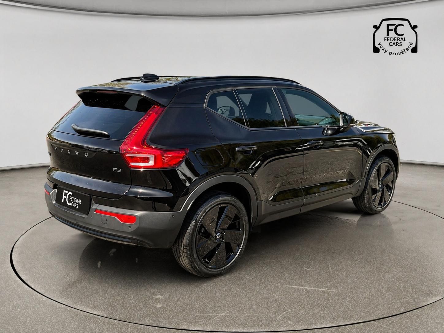 Volvo XC40, B3 FWD Black Edition + kola - fotka 6
