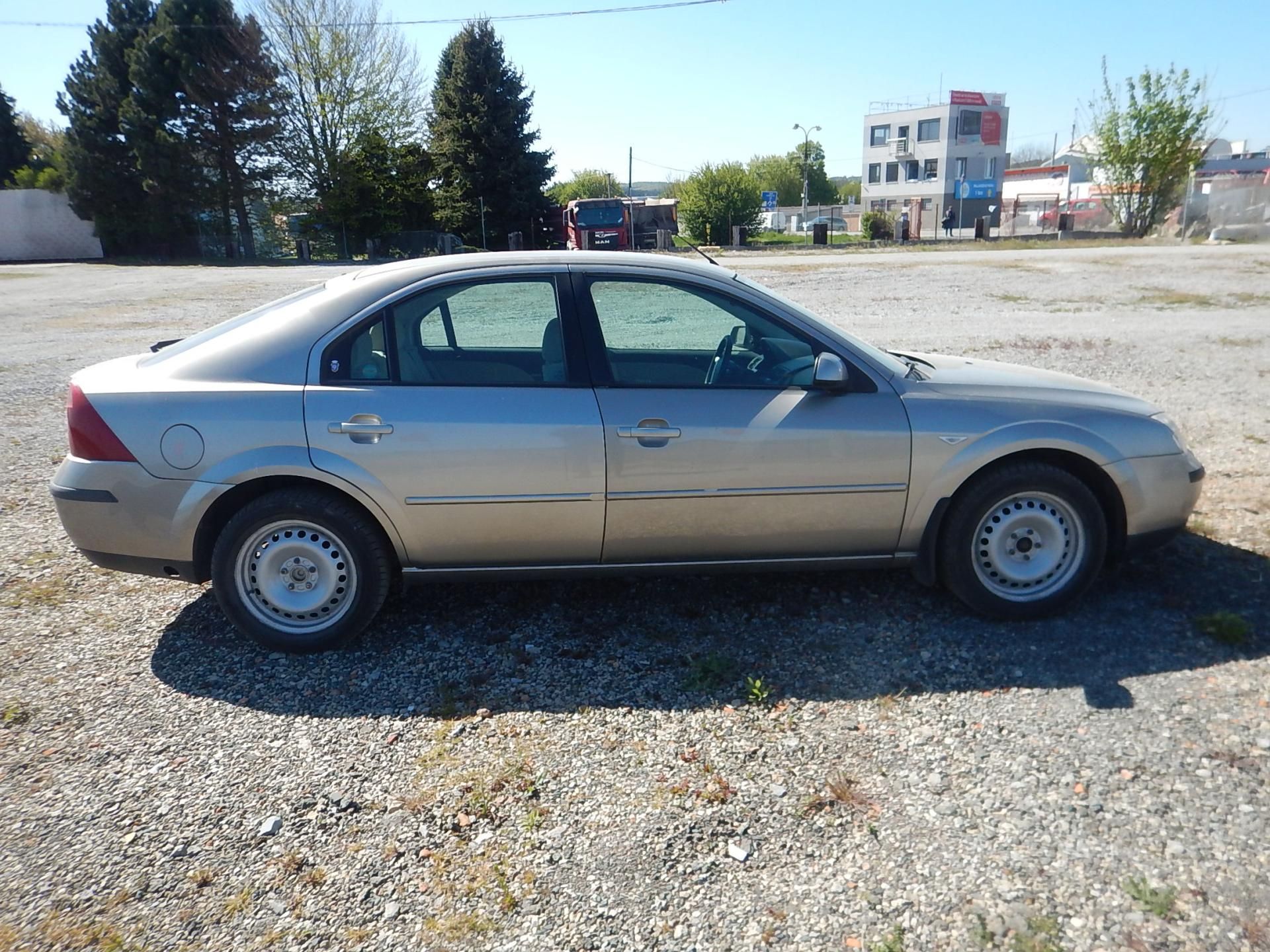 Ford Mondeo, 2.0 i 107 KW - fotka 2