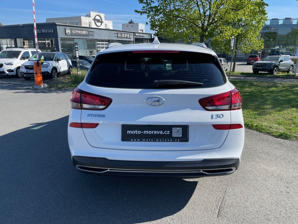 Hyundai i30, 1,0 T-GDi Family Comfort, ČR - fotka 4