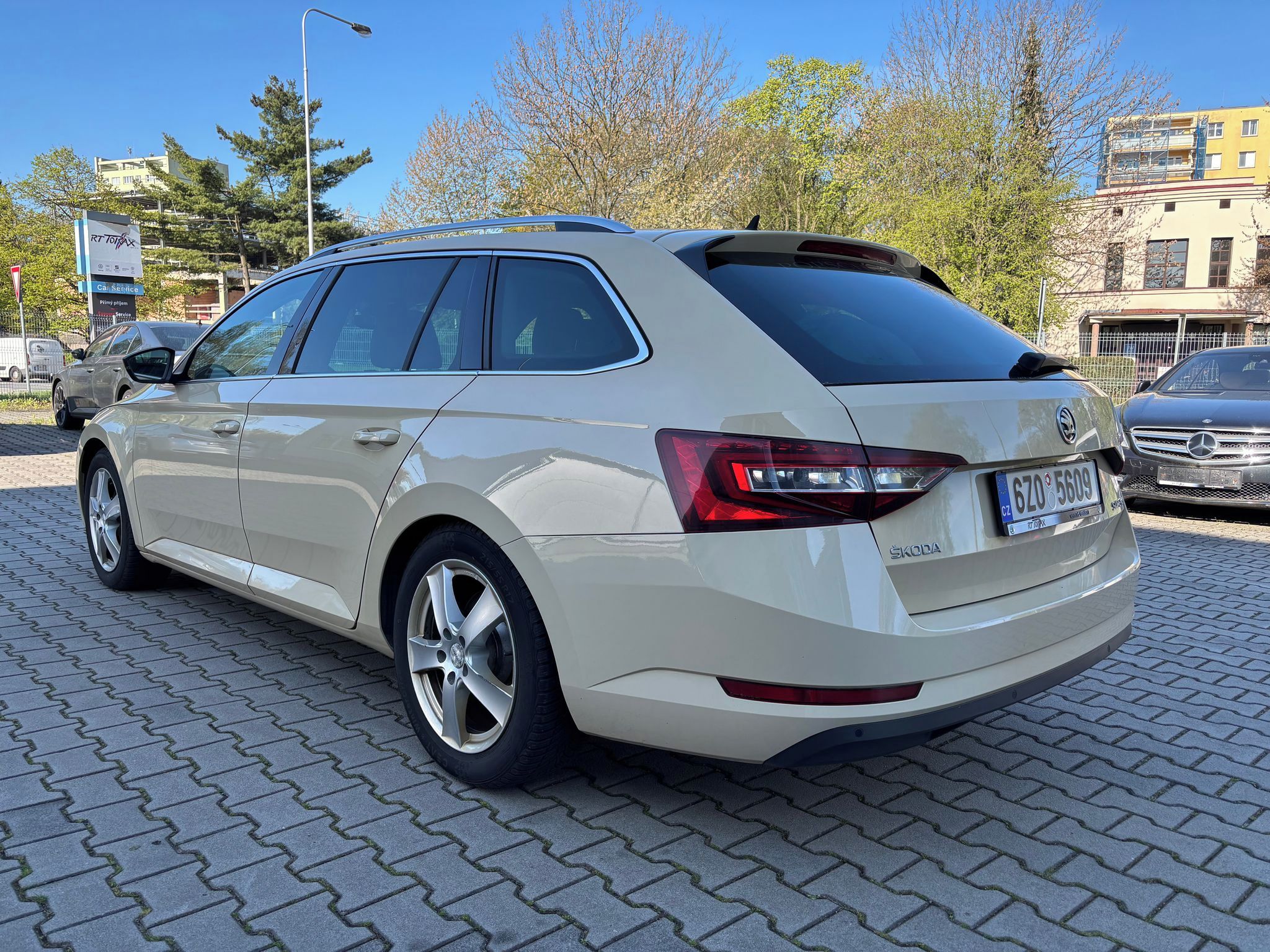 Škoda Superb, Style  2,0TDI 110kW Tažné - fotka 3