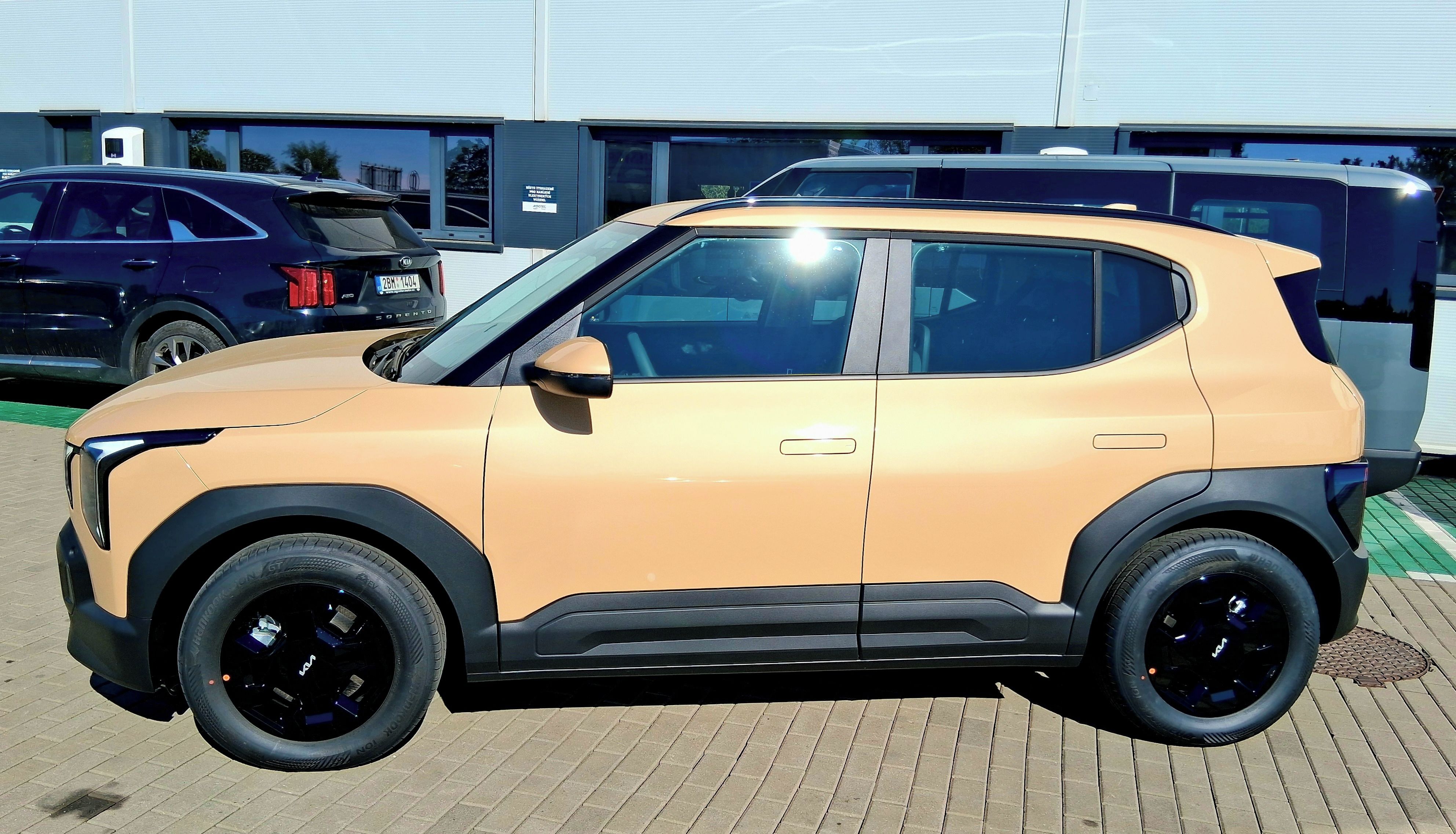 Kia EV2, motor 108kW aku 42,2kWh Earth - fotka 4