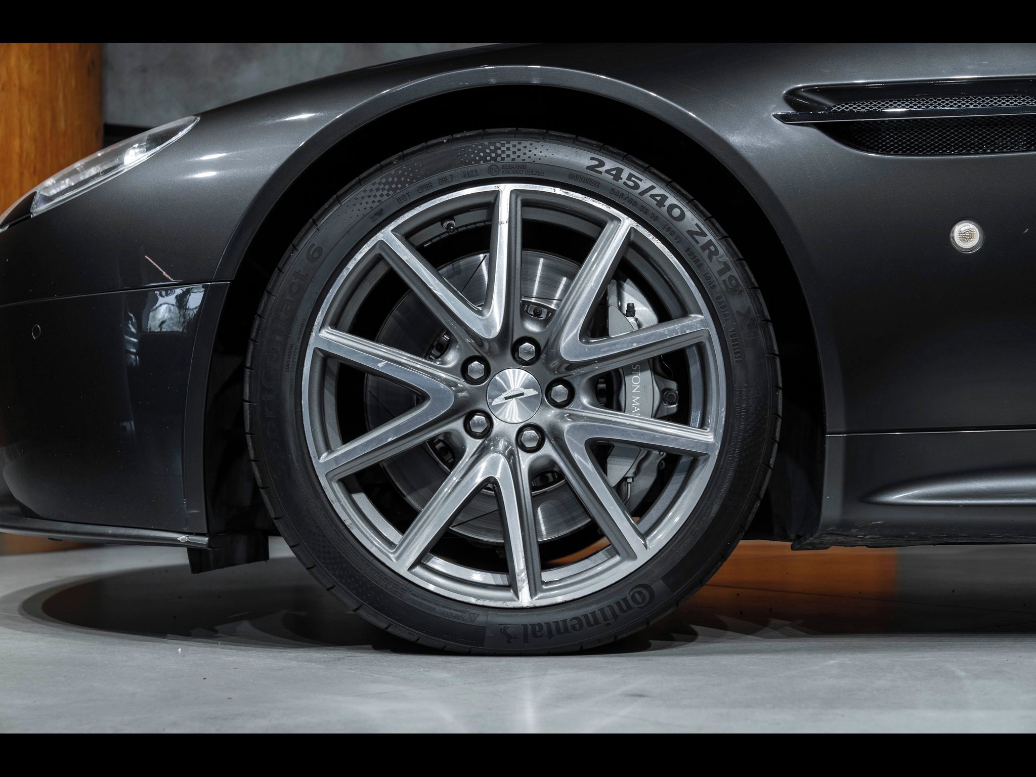 Aston Martin V8 Vantage - fotka 5