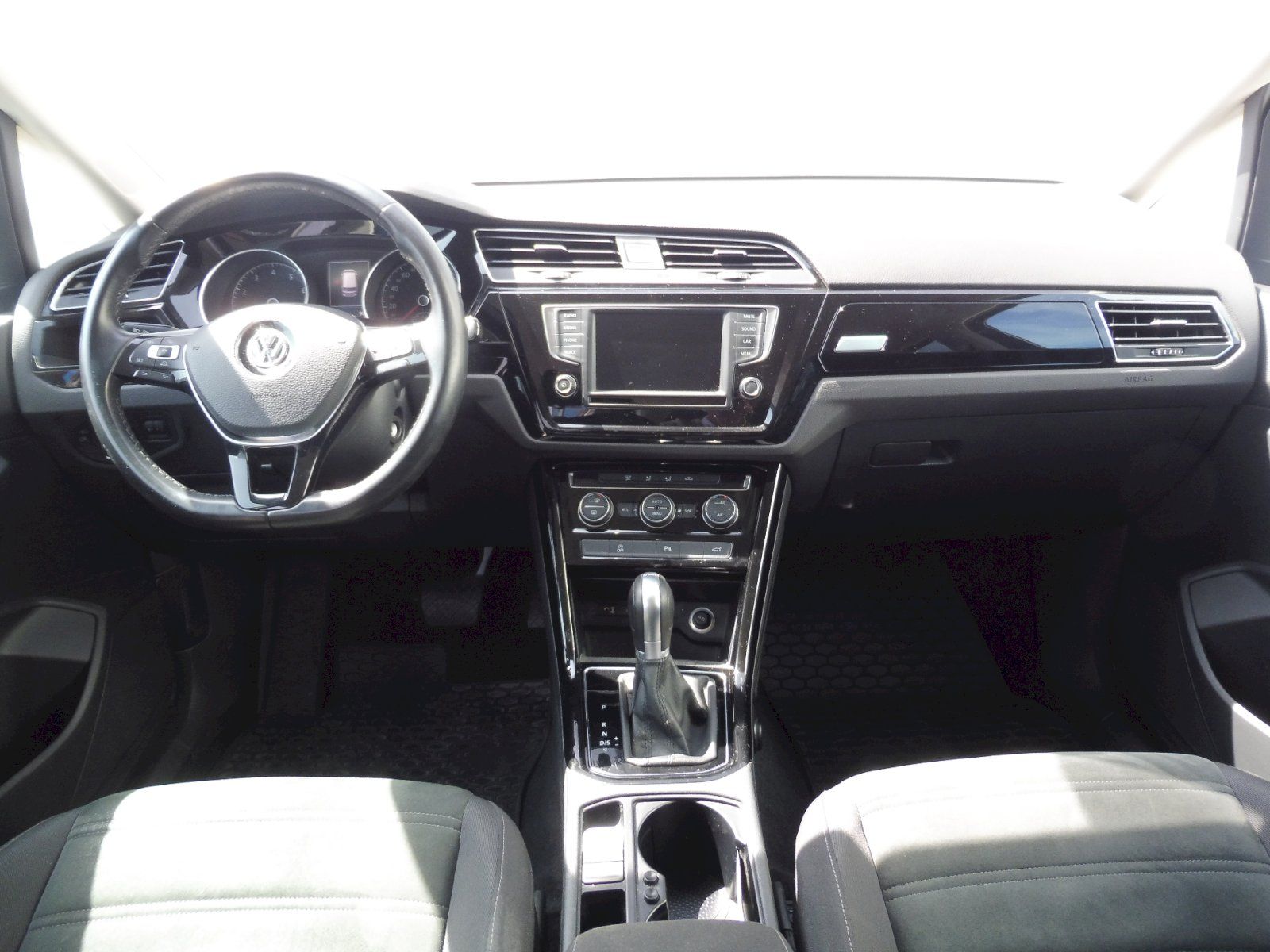 Volkswagen Touran, Highline 1,4 TSI 110kW DSG - fotka 5