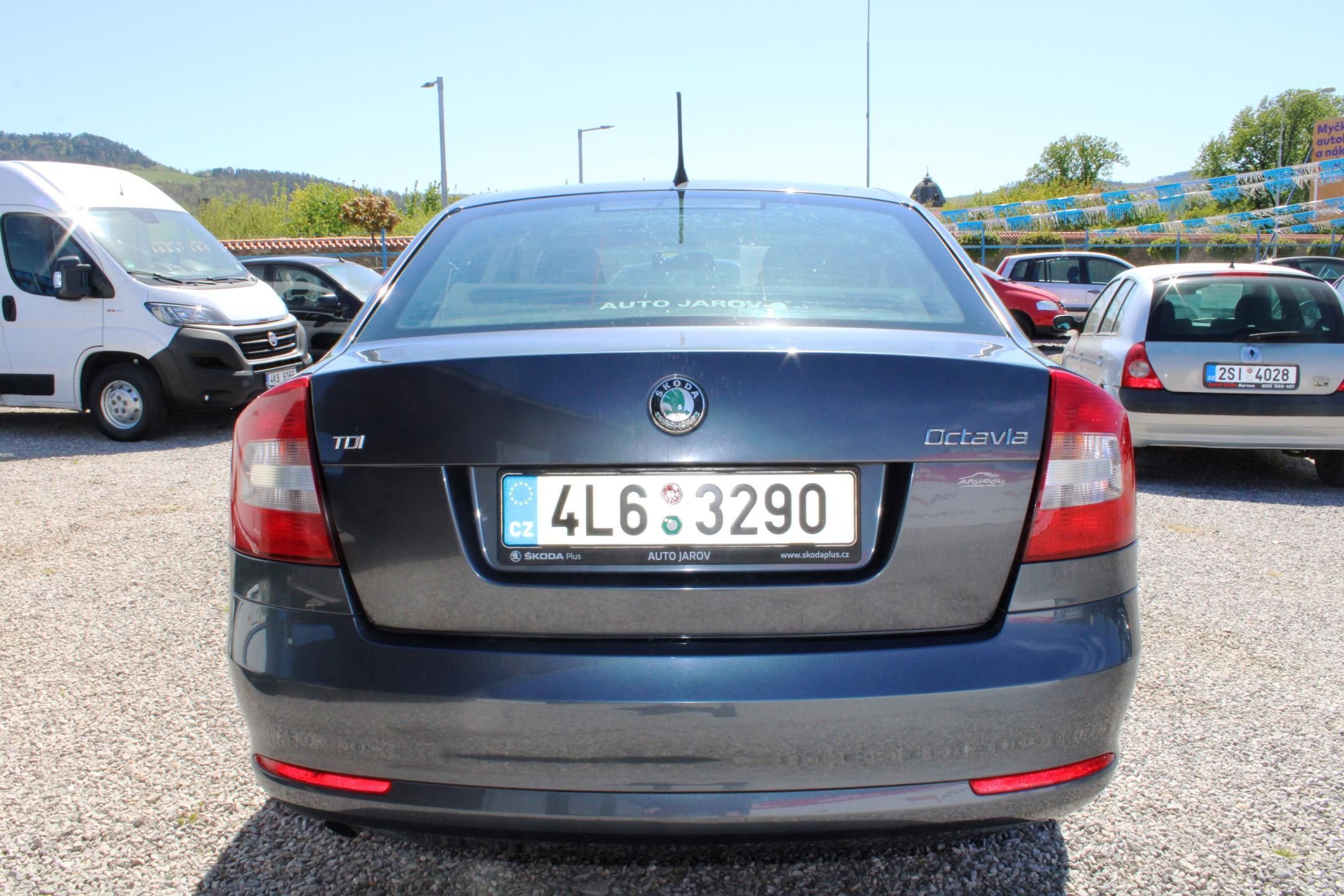 Škoda Octavia, 1,6TDI KLIMA TEMPOMAT ALUKOLA - fotka 6