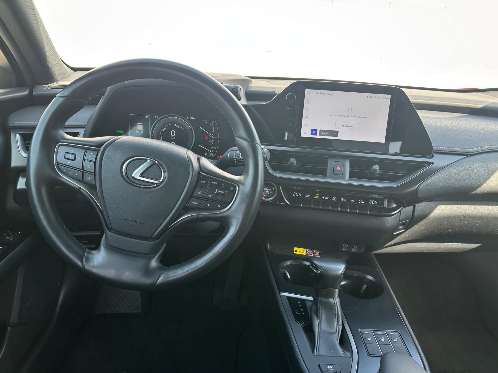 Lexus UX 250h, 2,0 HSD e-CVT F Sport Design E - fotka 5