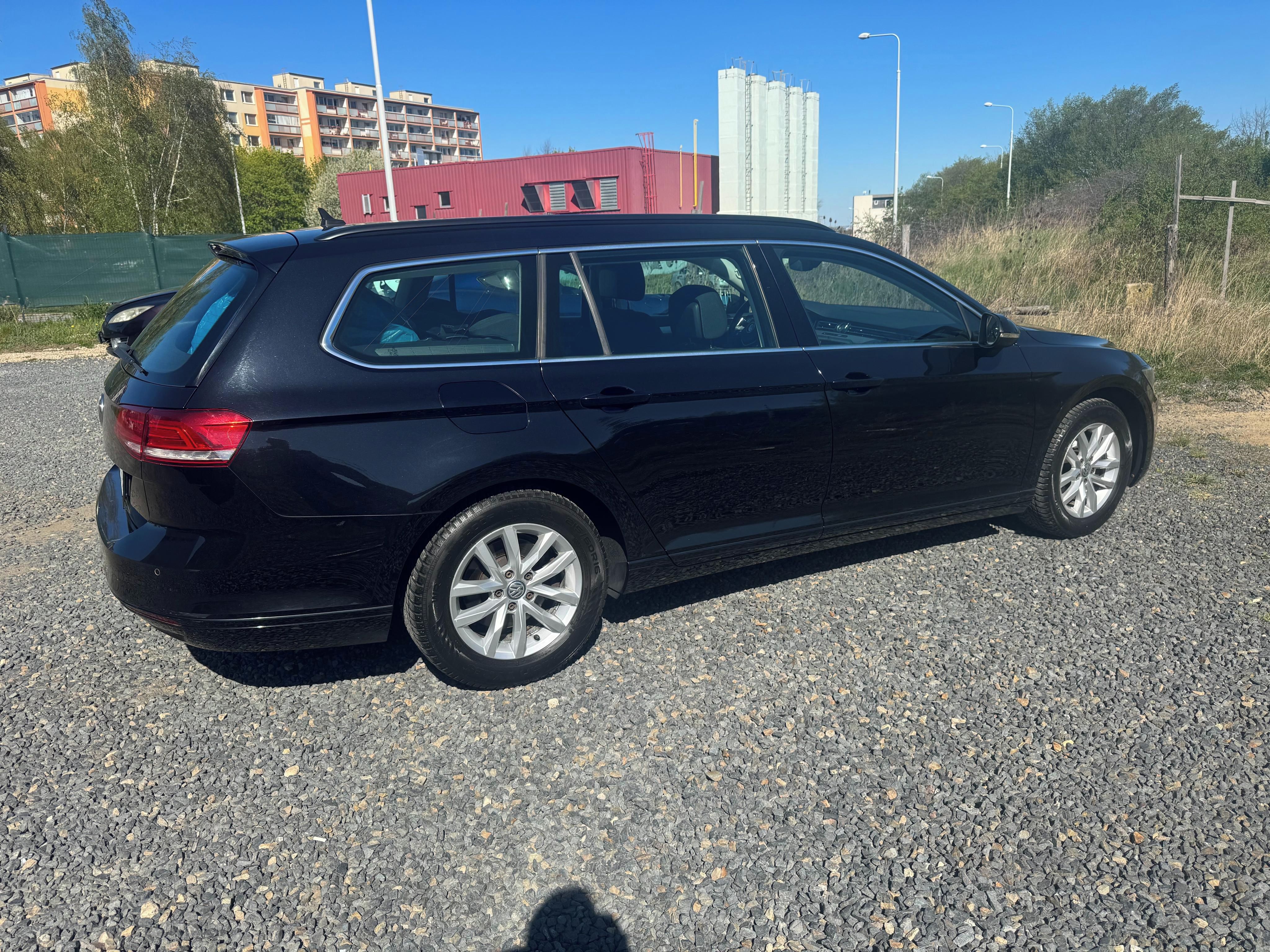 Volkswagen Passat, 2,0 Tdi  110kw, serviska - fotka 2